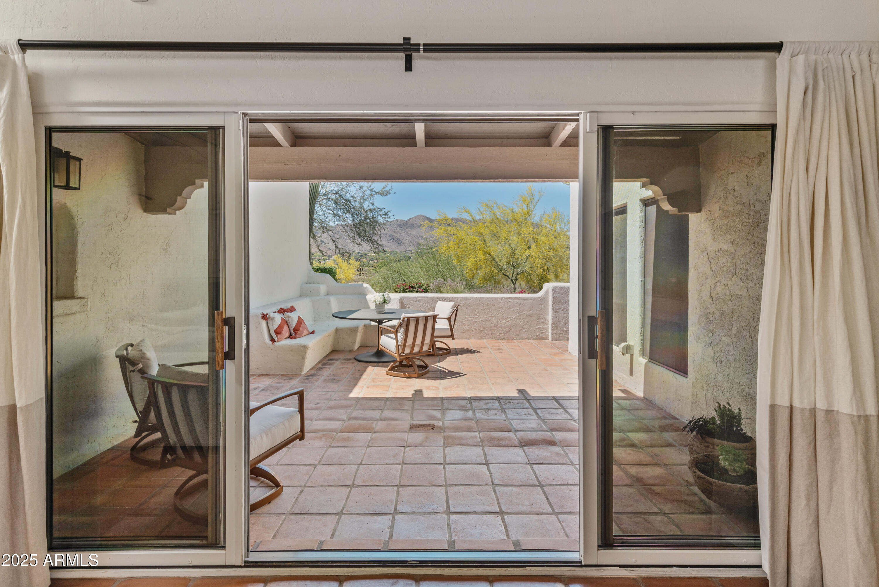 Paradise Valley, Arizona 85253, United States, 4 Bedrooms Bedrooms, ,5 BathroomsBathrooms,Residential,Pending,108041