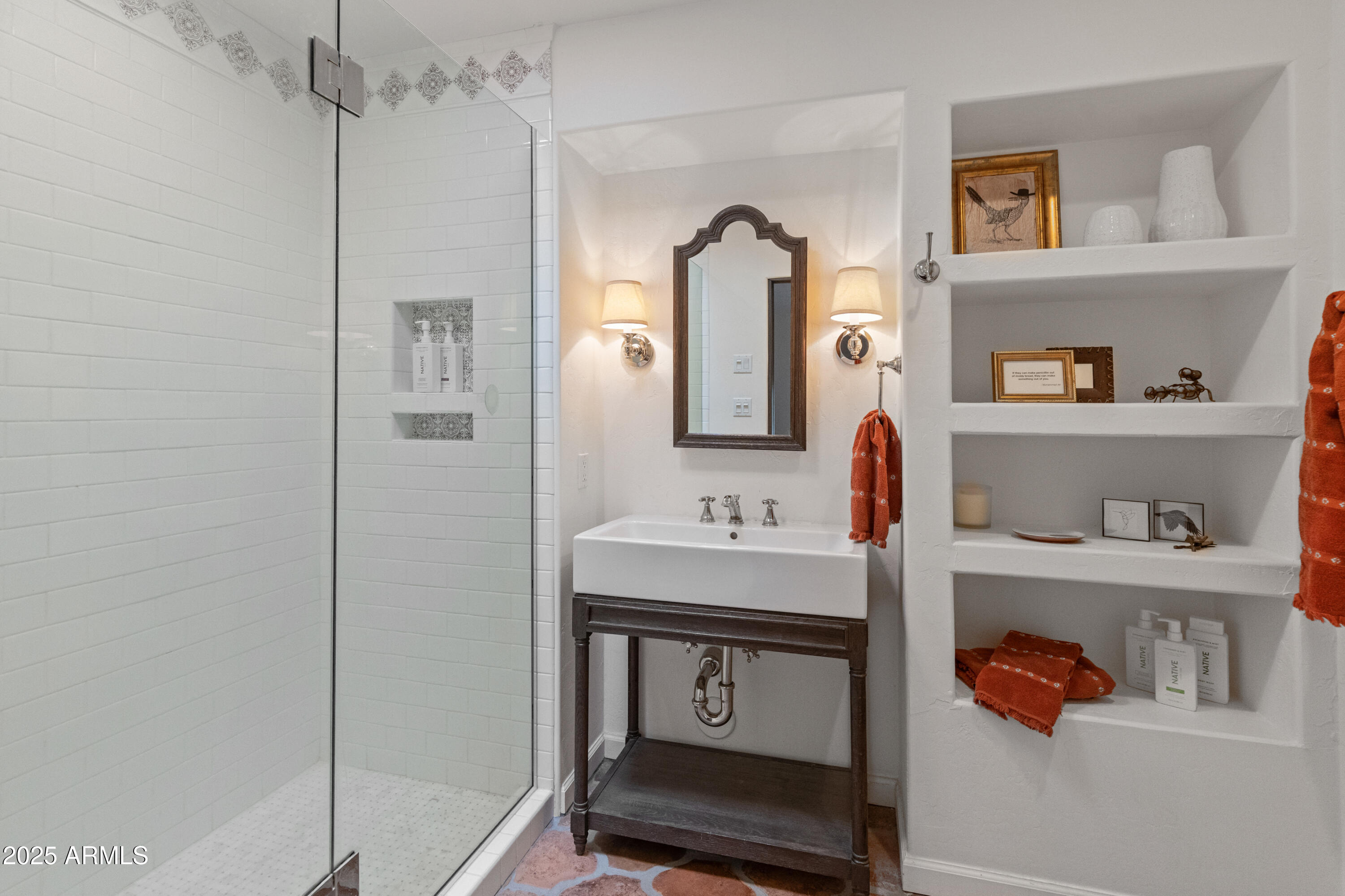 Paradise Valley, Arizona 85253, United States, 4 Bedrooms Bedrooms, ,5 BathroomsBathrooms,Residential,Pending,108041