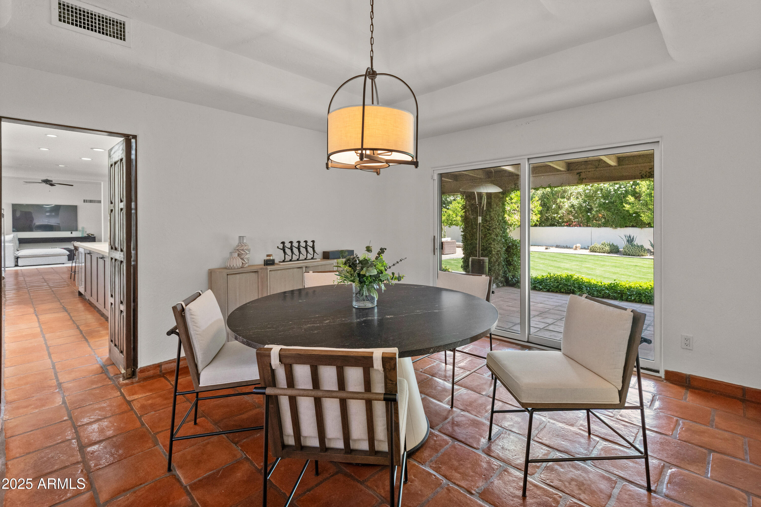 Paradise Valley, Arizona 85253, United States, 4 Bedrooms Bedrooms, ,5 BathroomsBathrooms,Residential,Pending,108041