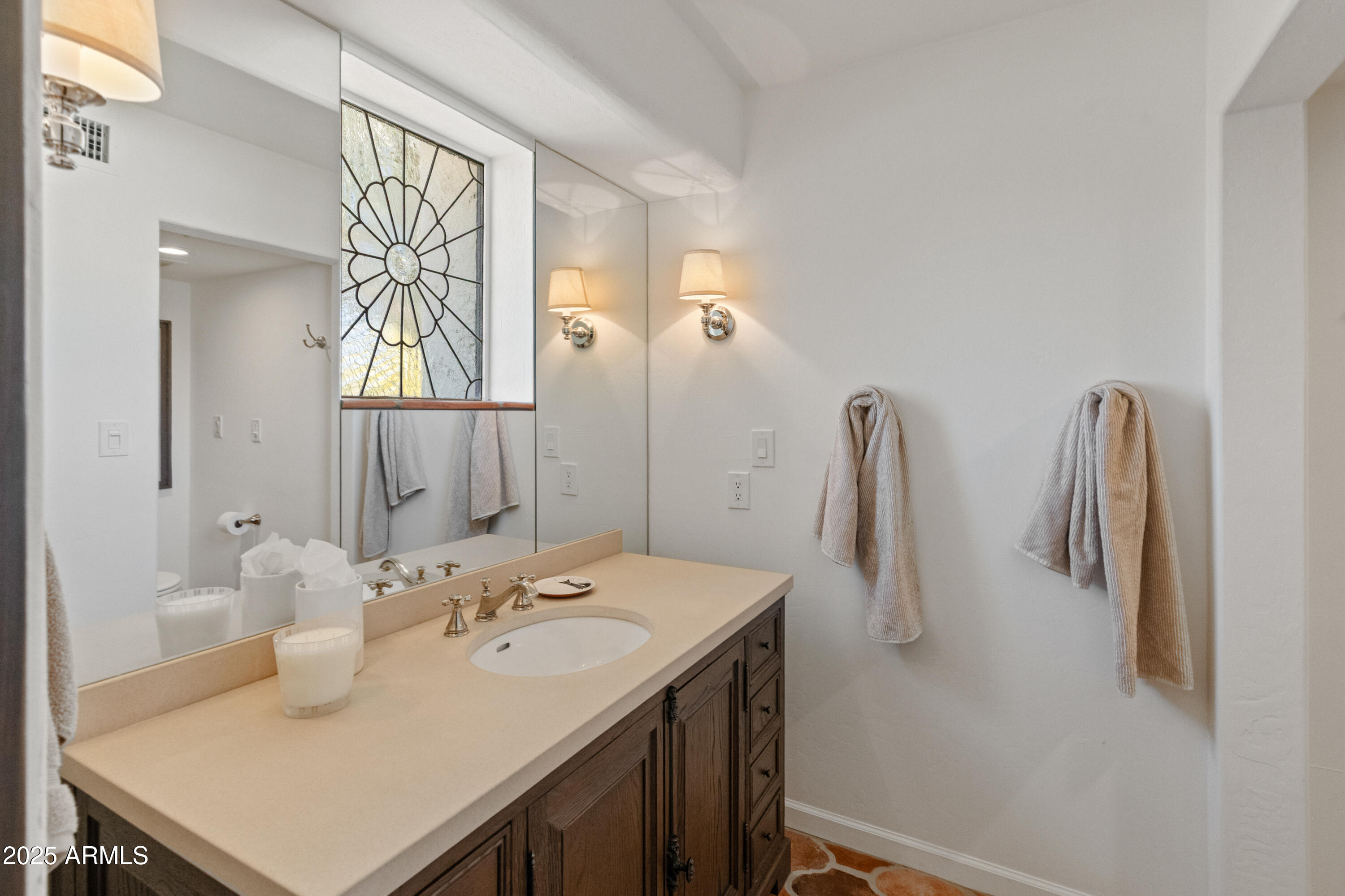 Paradise Valley, Arizona 85253, United States, 4 Bedrooms Bedrooms, ,5 BathroomsBathrooms,Residential,Pending,108041