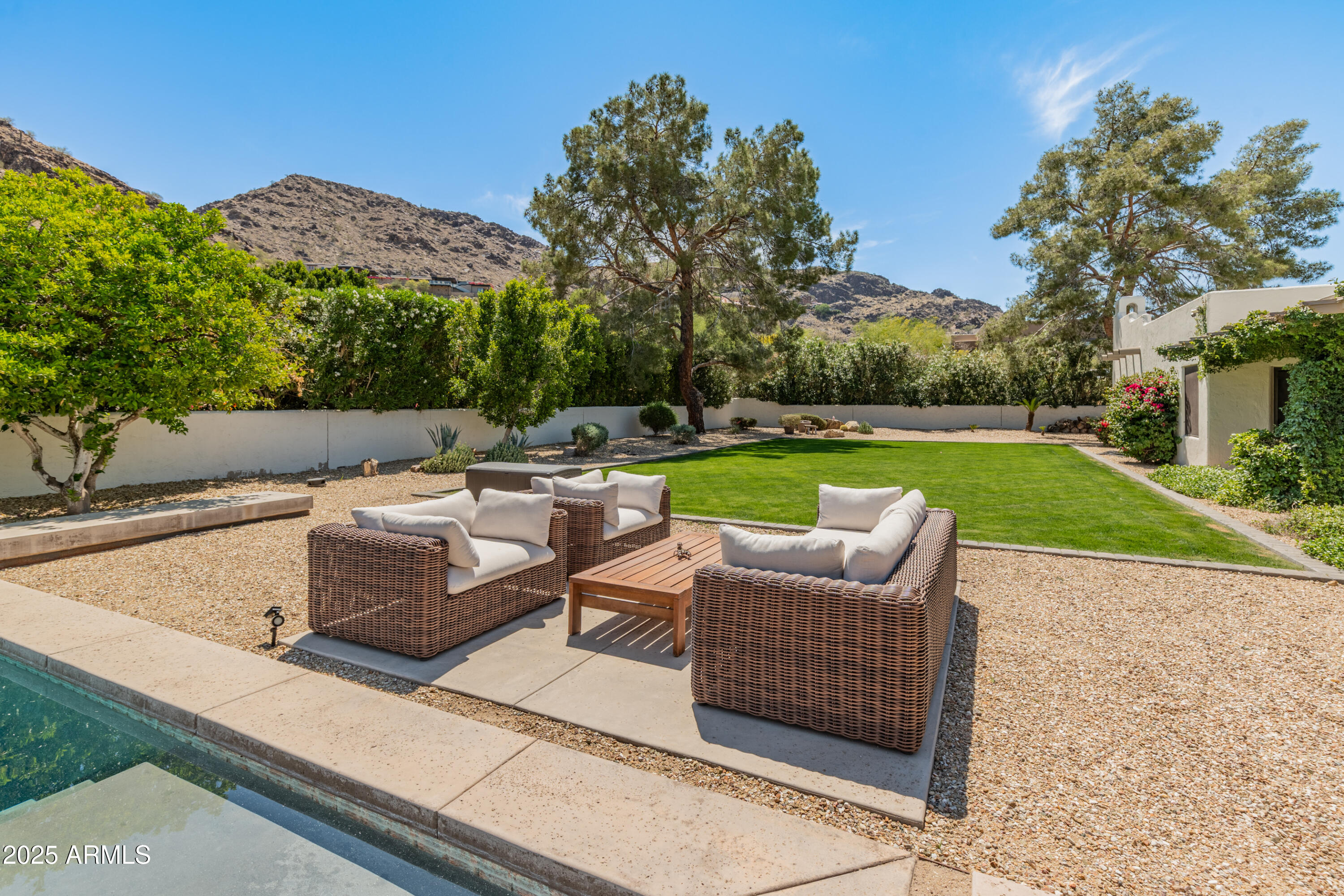 Paradise Valley, Arizona 85253, United States, 4 Bedrooms Bedrooms, ,5 BathroomsBathrooms,Residential,Pending,108041