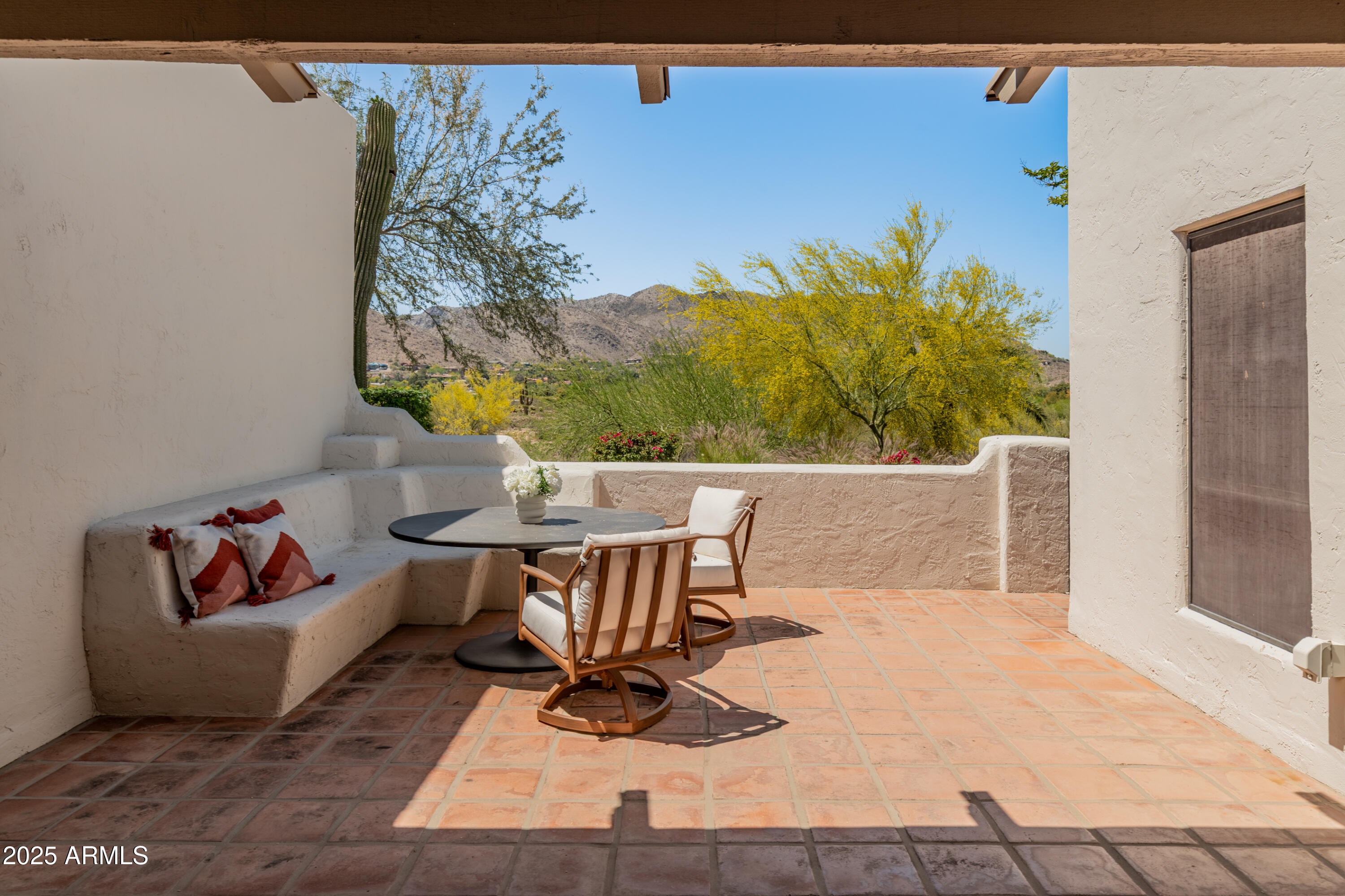 Paradise Valley, Arizona 85253, United States, 4 Bedrooms Bedrooms, ,5 BathroomsBathrooms,Residential,Pending,108041