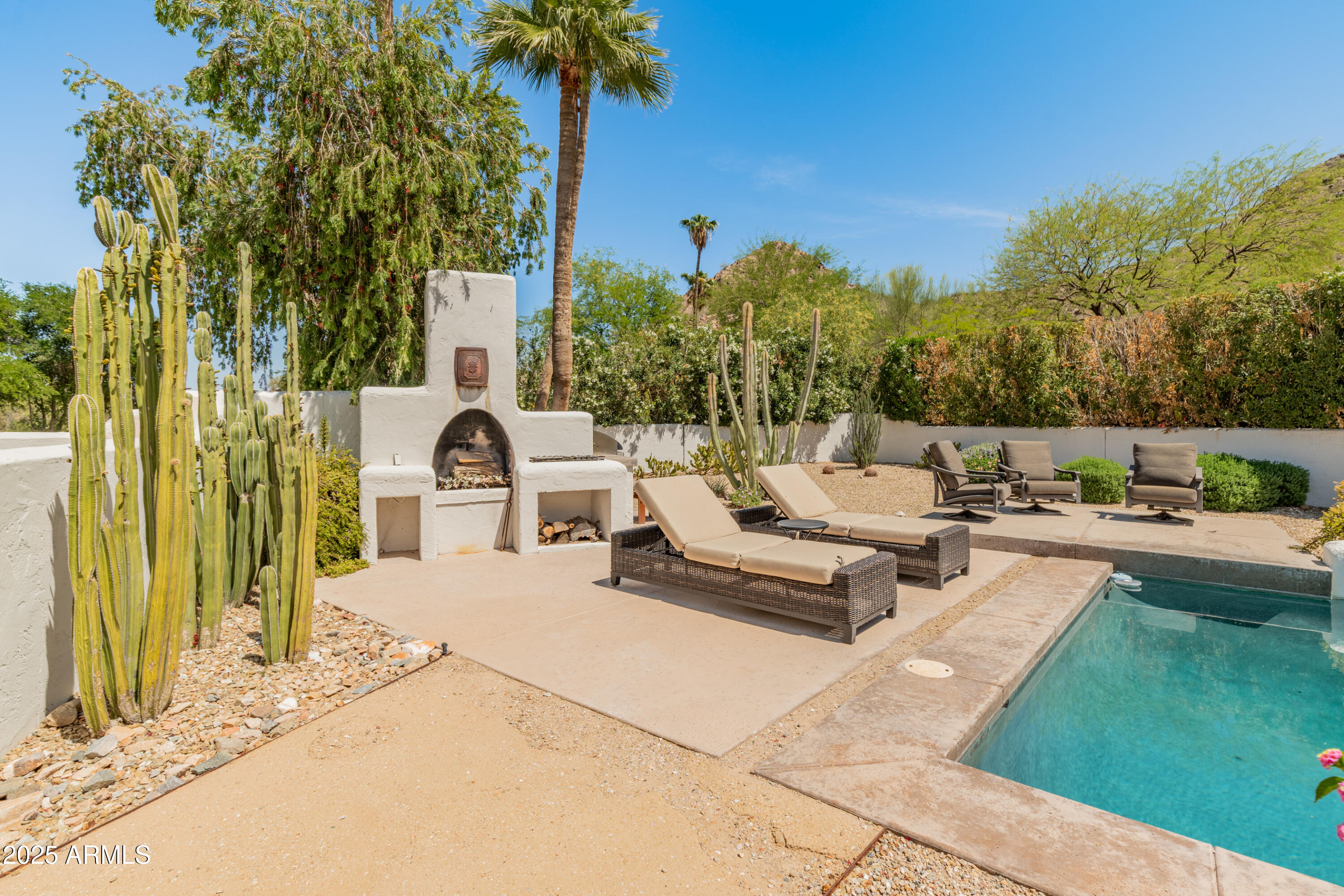 Paradise Valley, Arizona 85253, United States, 4 Bedrooms Bedrooms, ,5 BathroomsBathrooms,Residential,Pending,108041