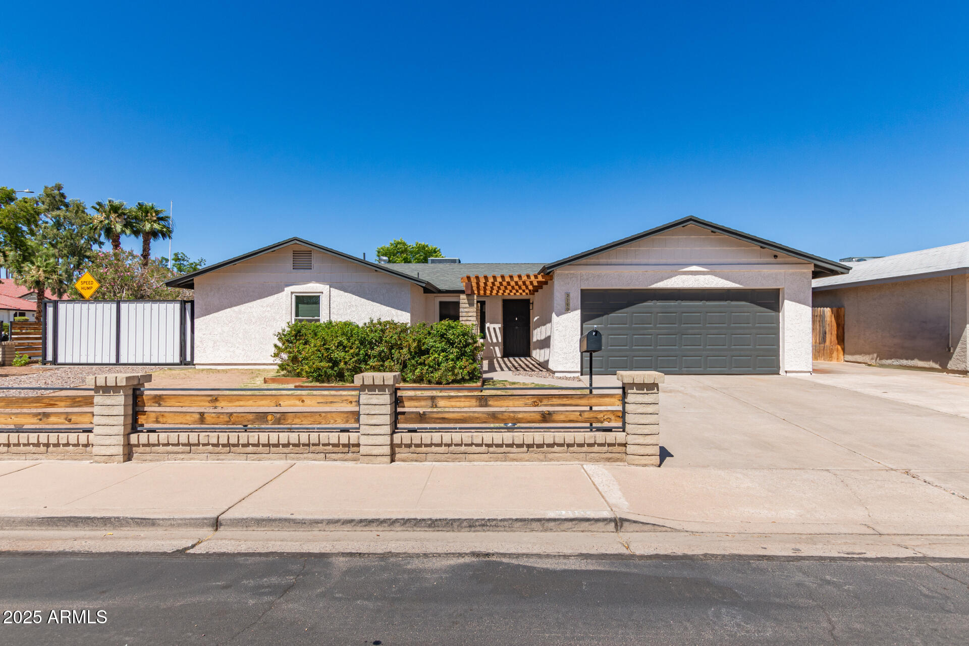 2110 E DOLPHIN Avenue