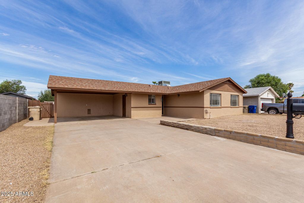 Photo of 5210 W Sanna Street, Glendale, AZ 85302 (MLS # 6923031)