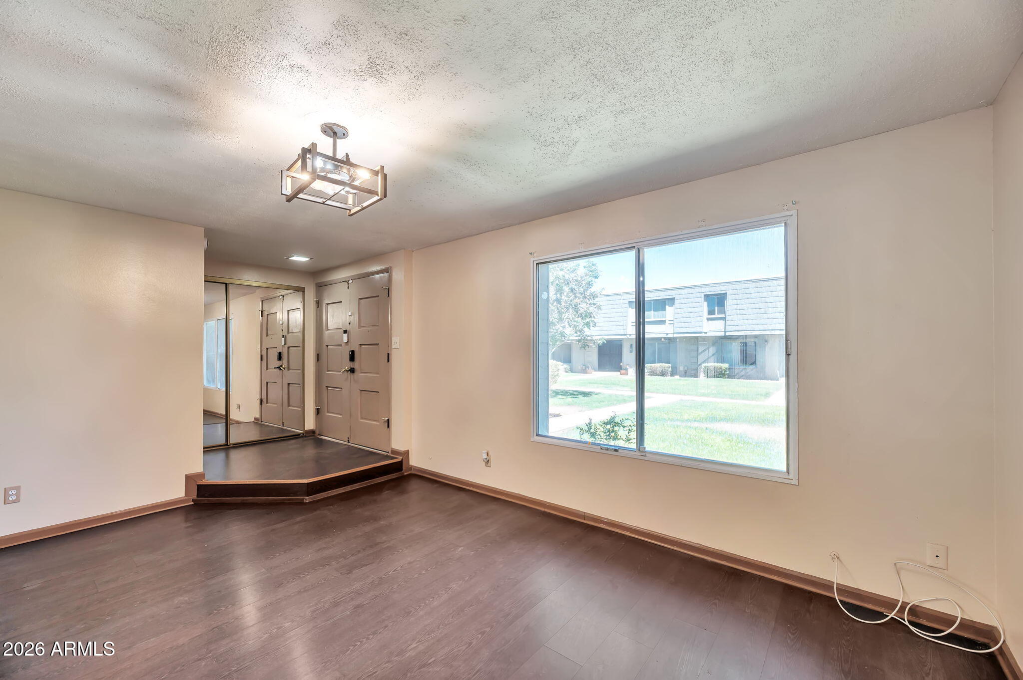 2025 W ELM Street