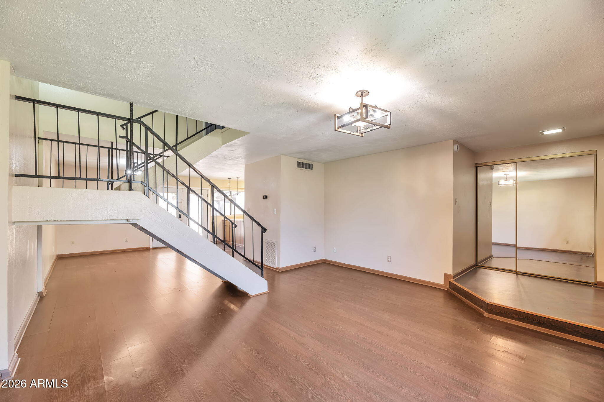 2025 W ELM Street