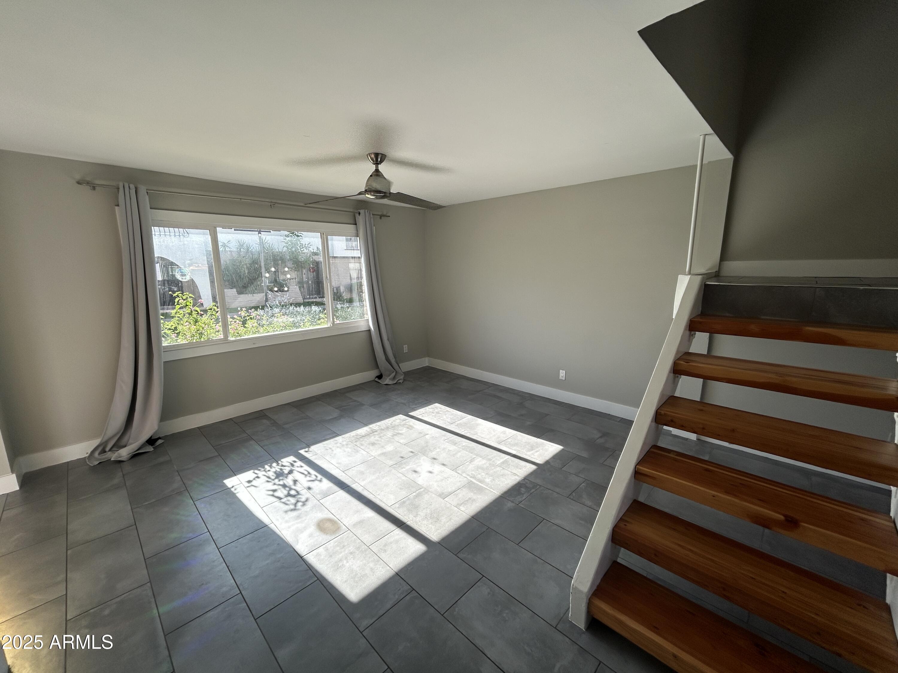 2927 E FAIRMOUNT Avenue