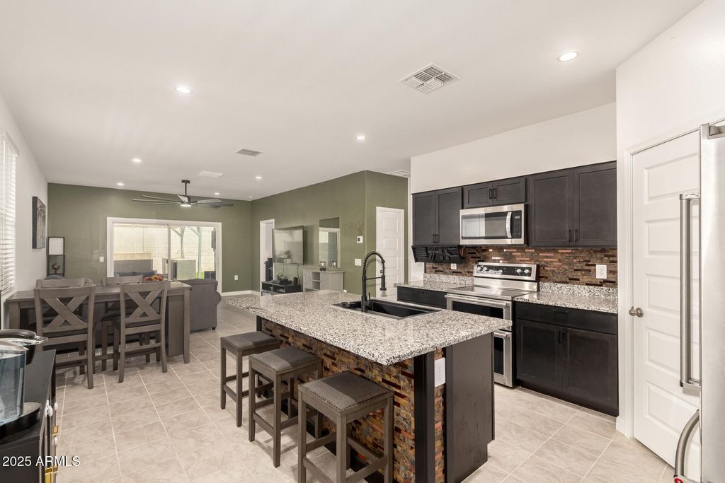 Photo of 2004 W Sandoval Avenue, Apache Junction, AZ 85120 (MLS # 6907938)