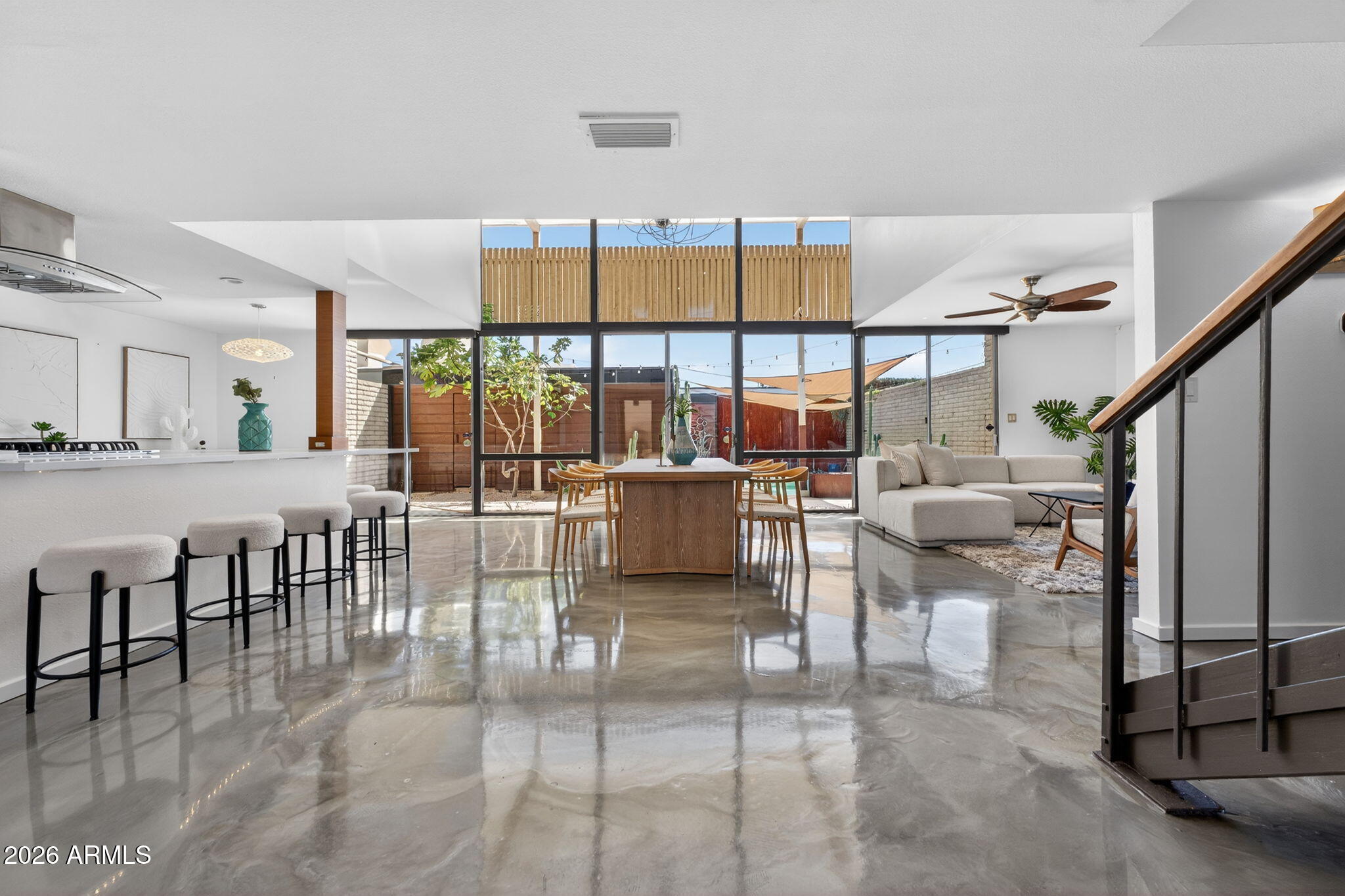 1623 E MARYLAND Avenue