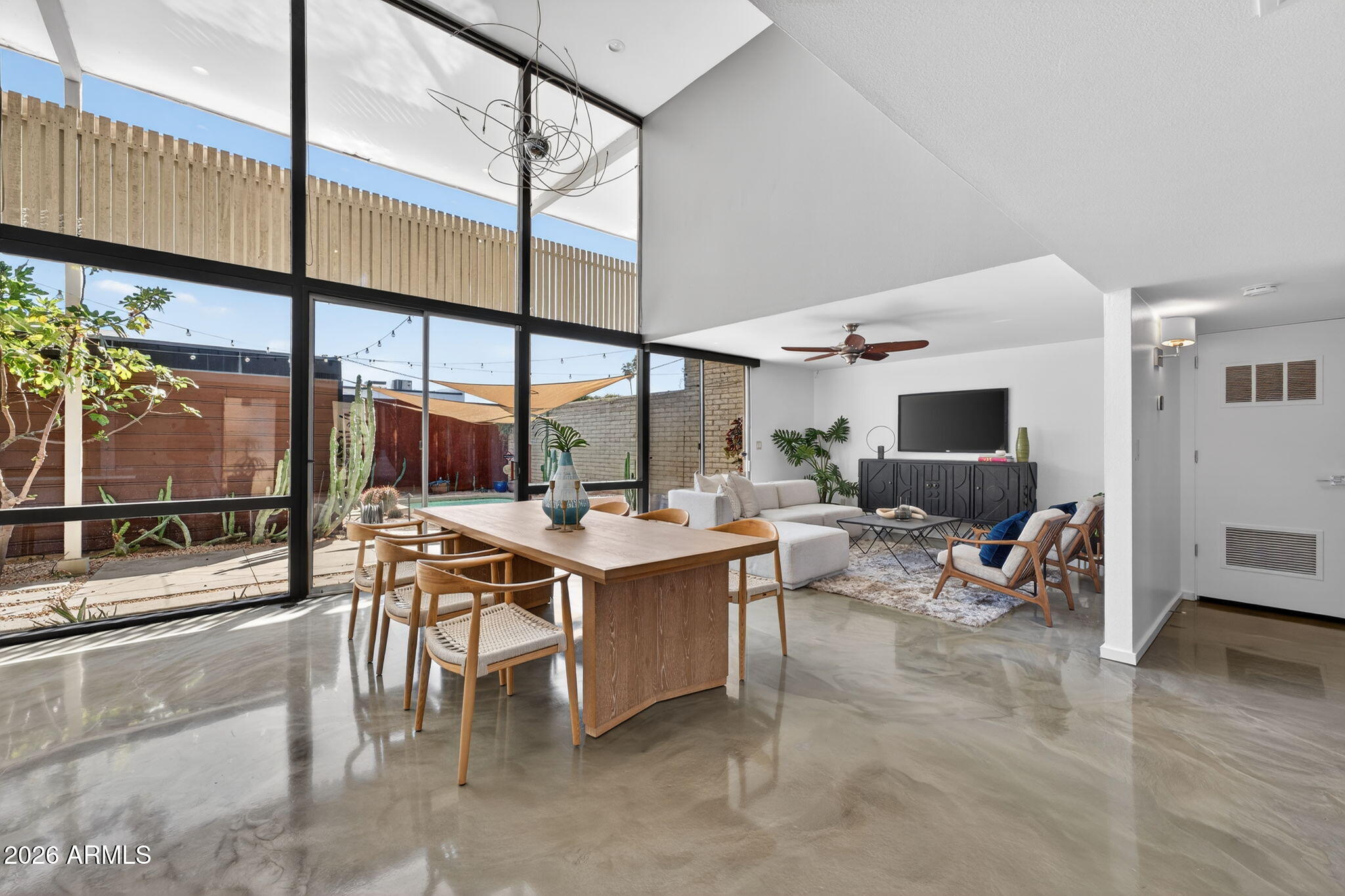 1623 E MARYLAND Avenue