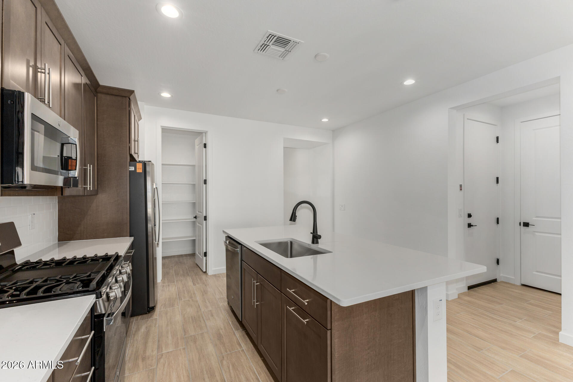 15862 W VOGEL Avenue