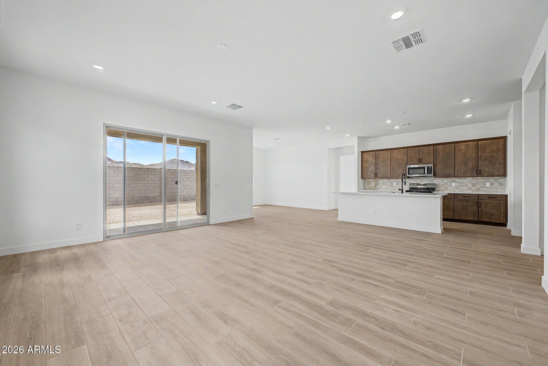 22211 W BLACKHAWK Drive