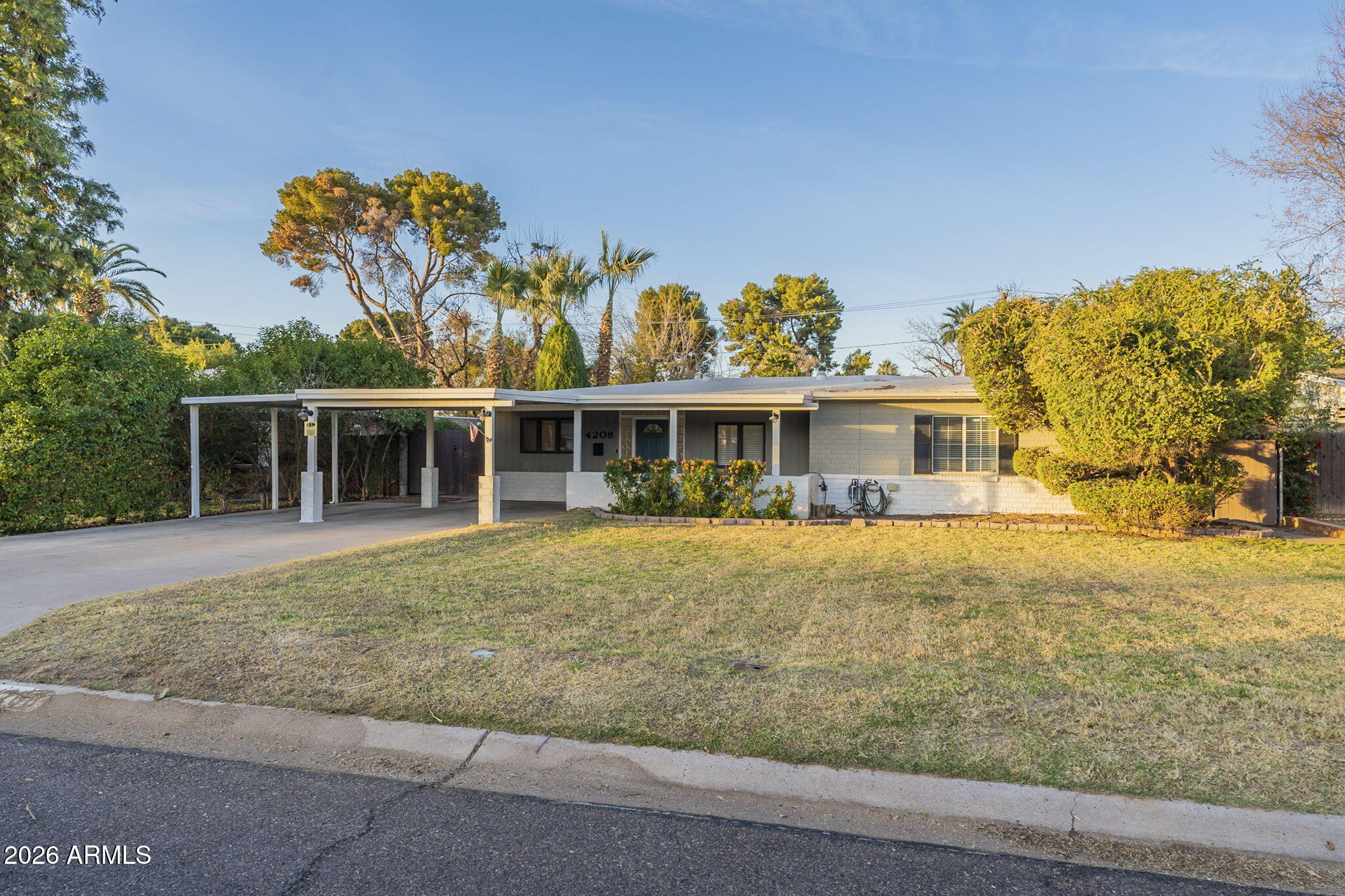 4208 E WILSHIRE Drive