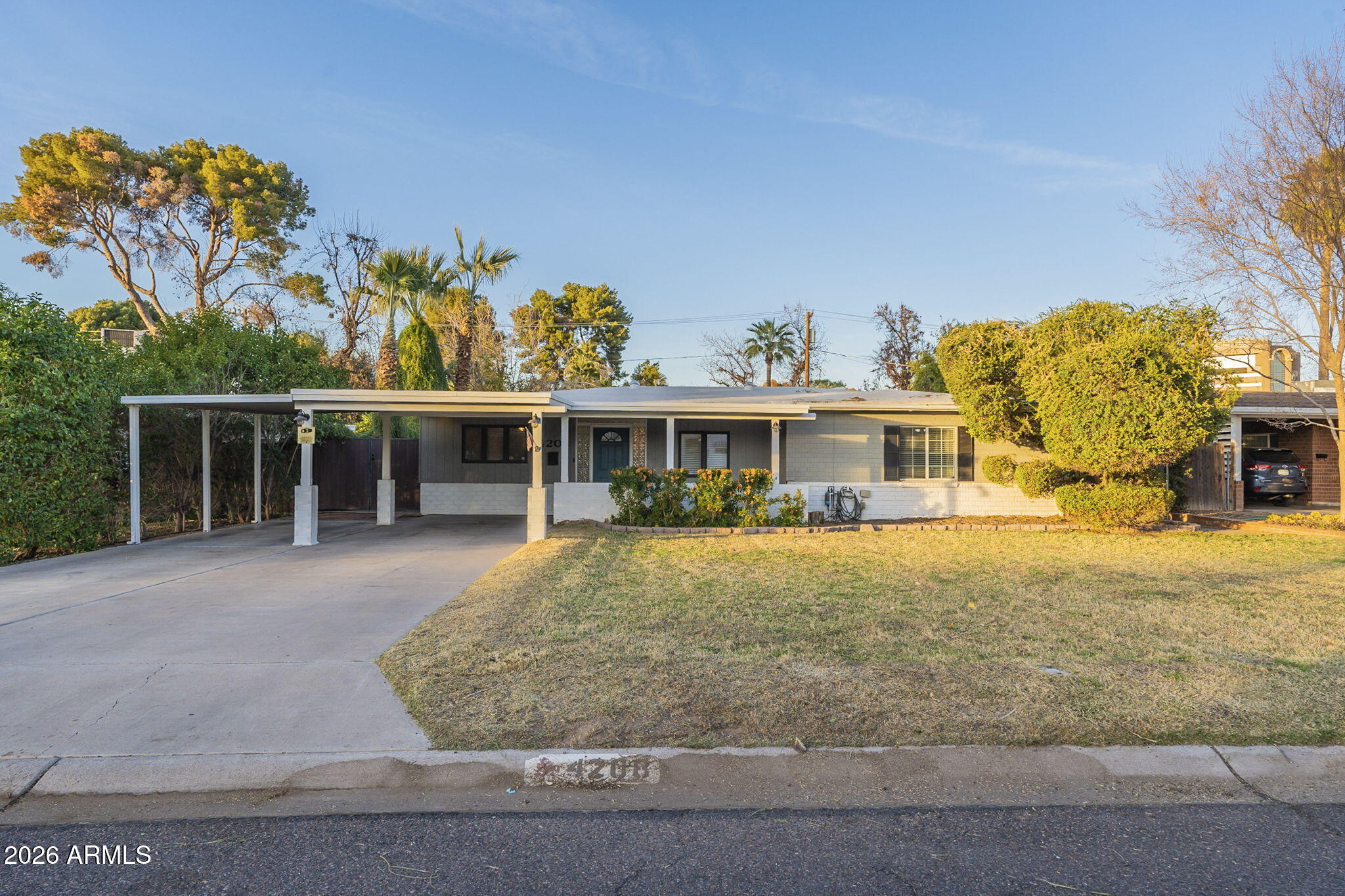 4208 E WILSHIRE Drive