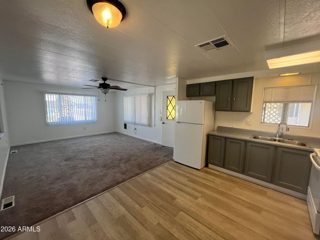 Photo of 10960 N 67th Avenue #233, Glendale, AZ 85304 (MLS # 6992739)