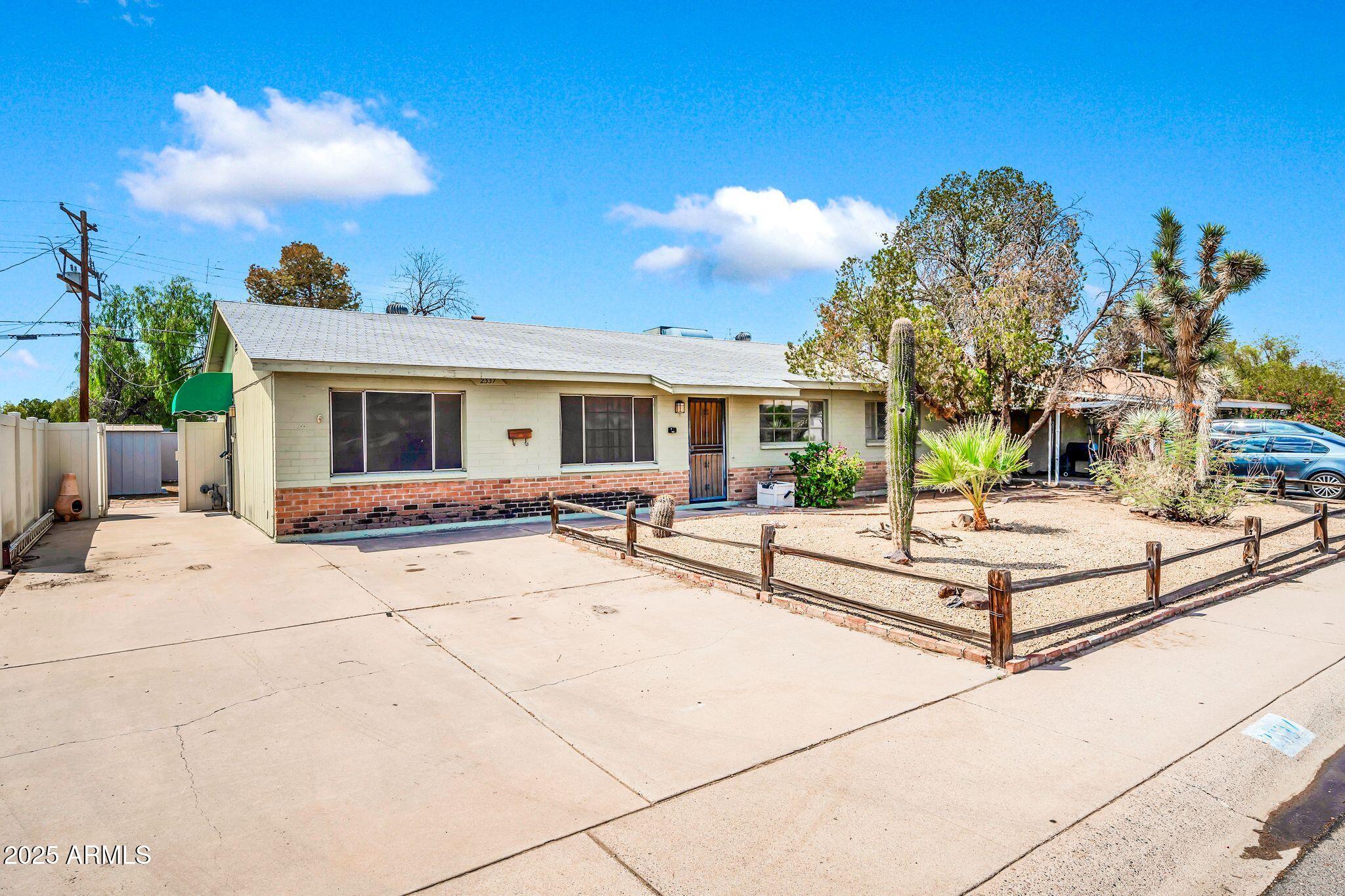2337 W DIANA Avenue