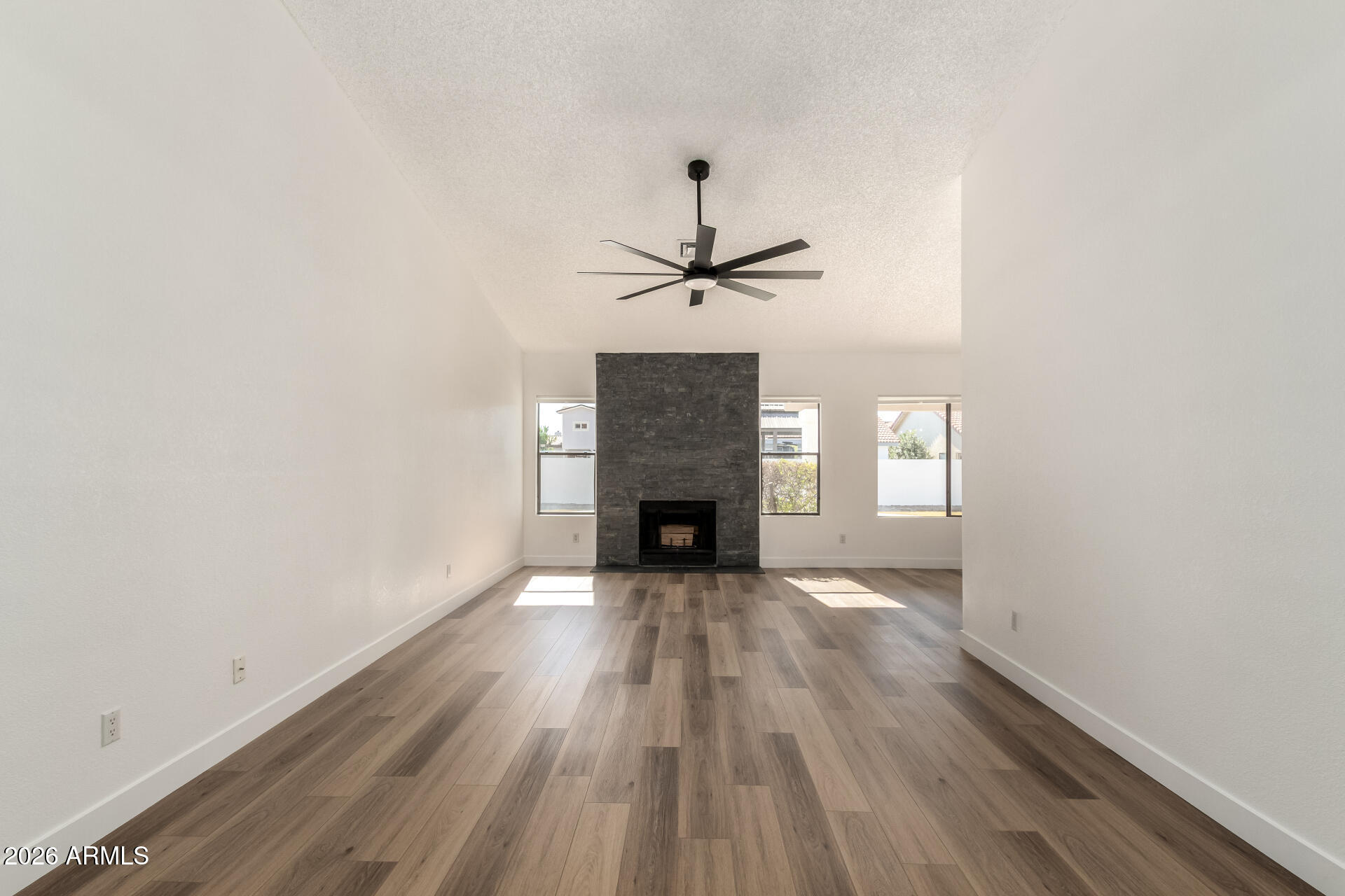 901 E STANFORD Avenue