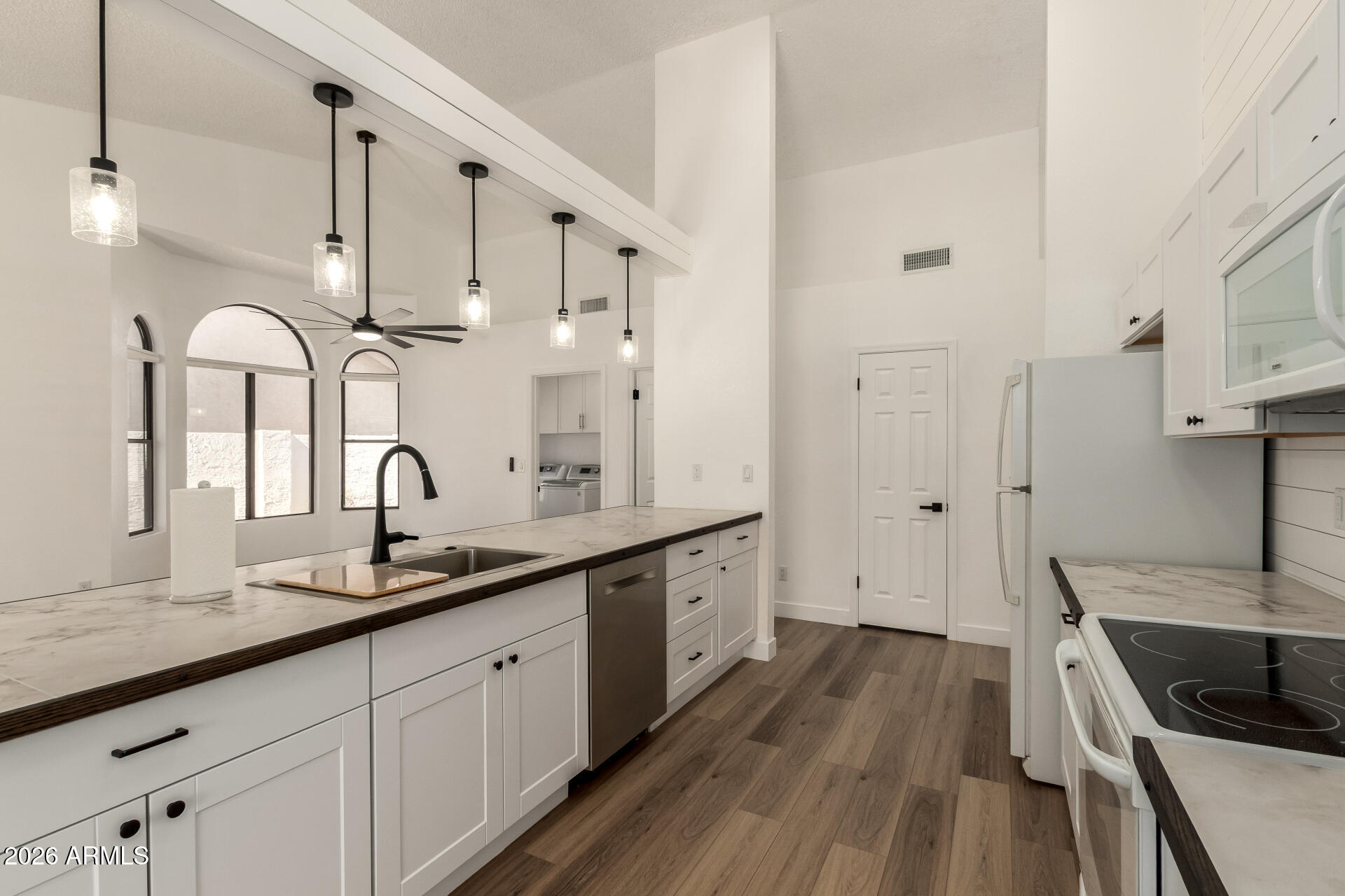 901 E STANFORD Avenue