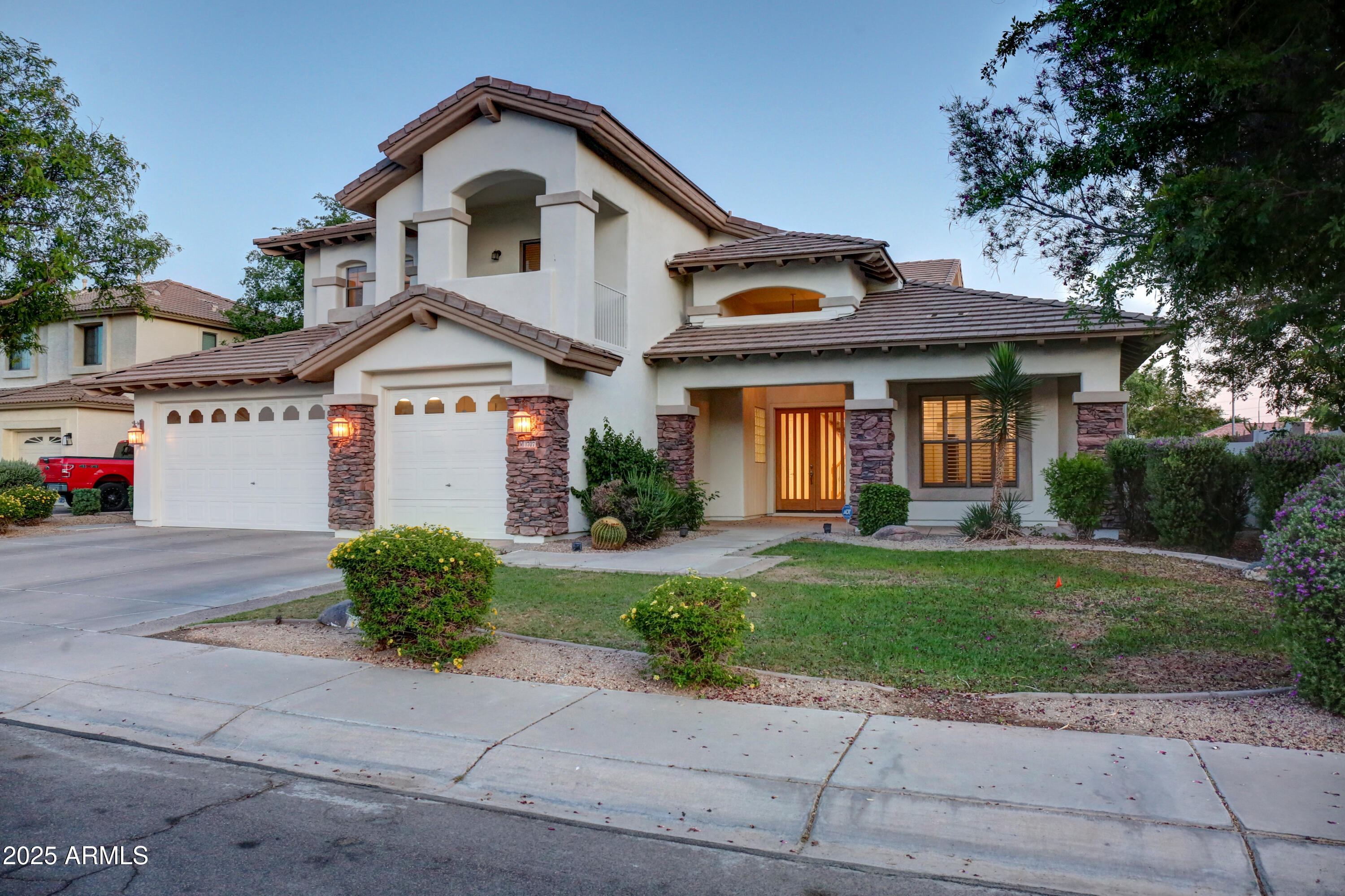 1707 E CAROB Drive