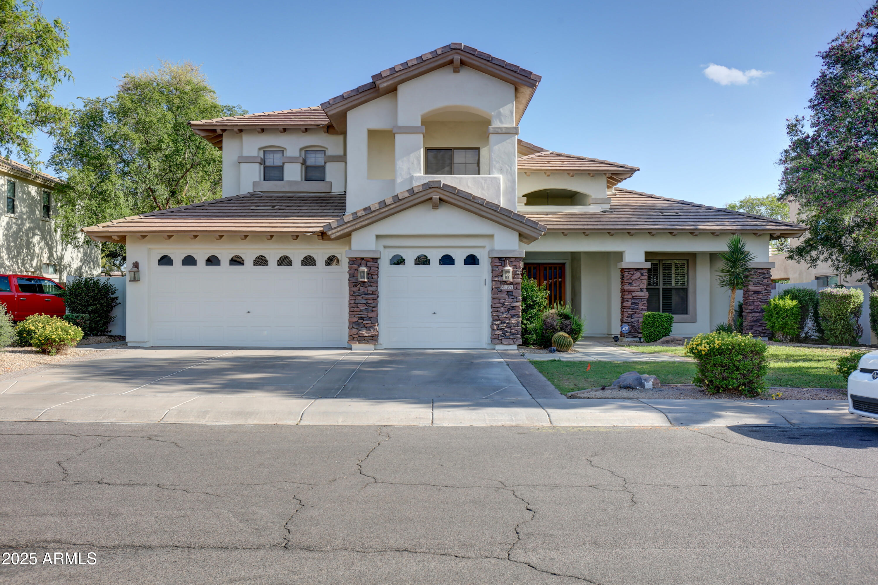 1707 E CAROB Drive