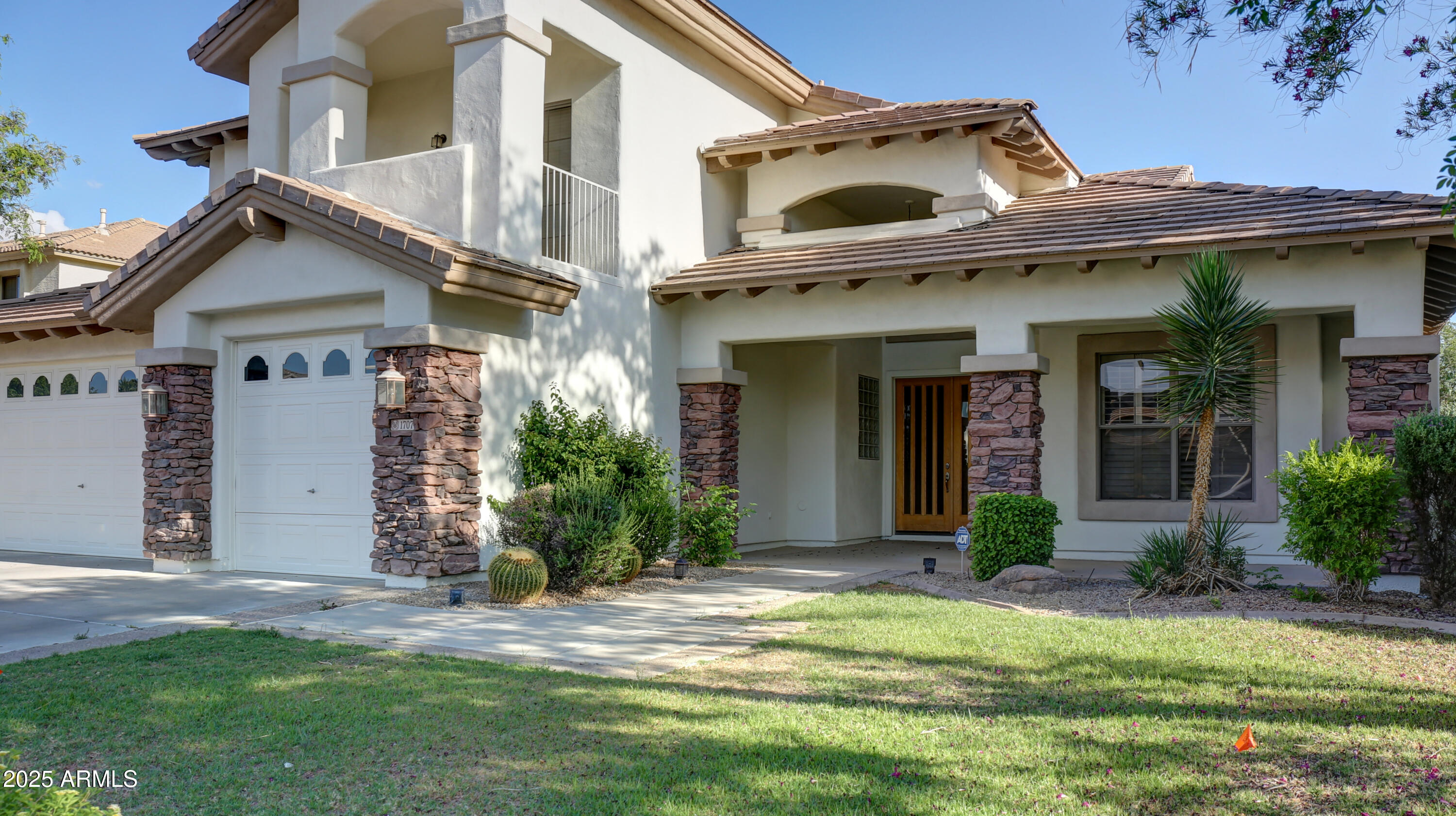 1707 E CAROB Drive