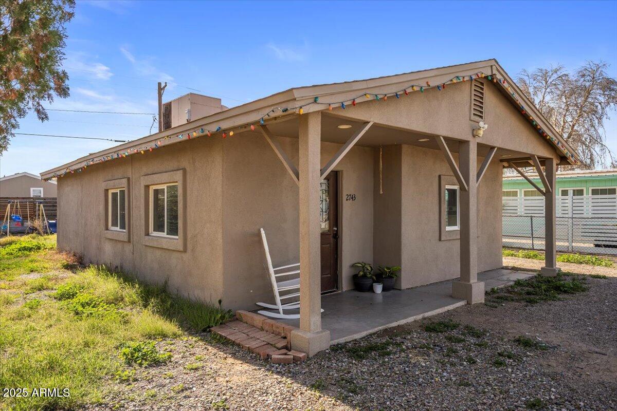 2743 E SAGUARO Drive