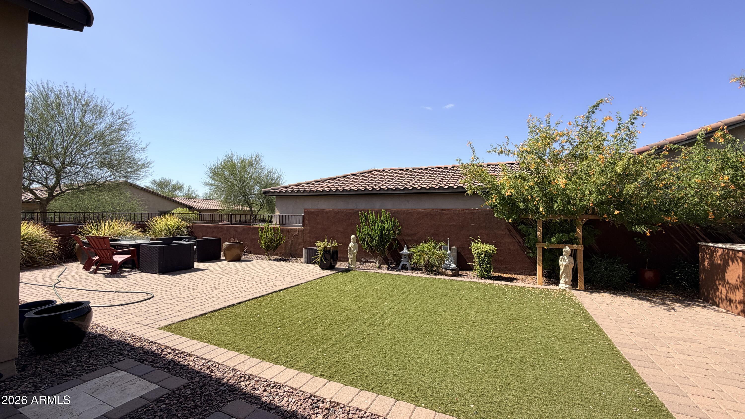 1518 E HAZEL Drive