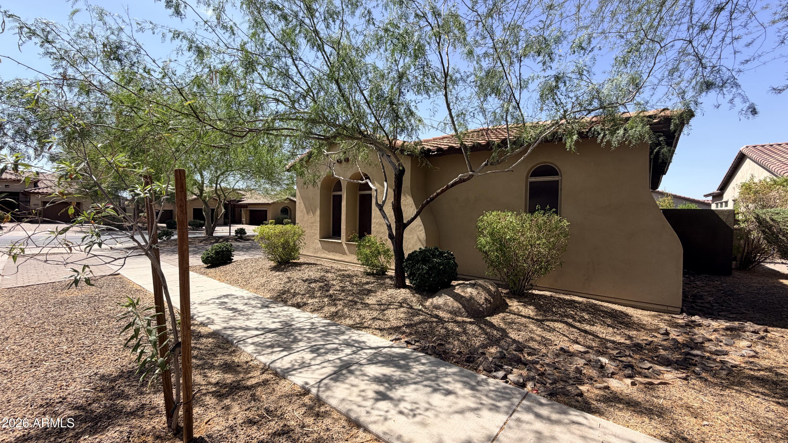 1518 E HAZEL Drive
