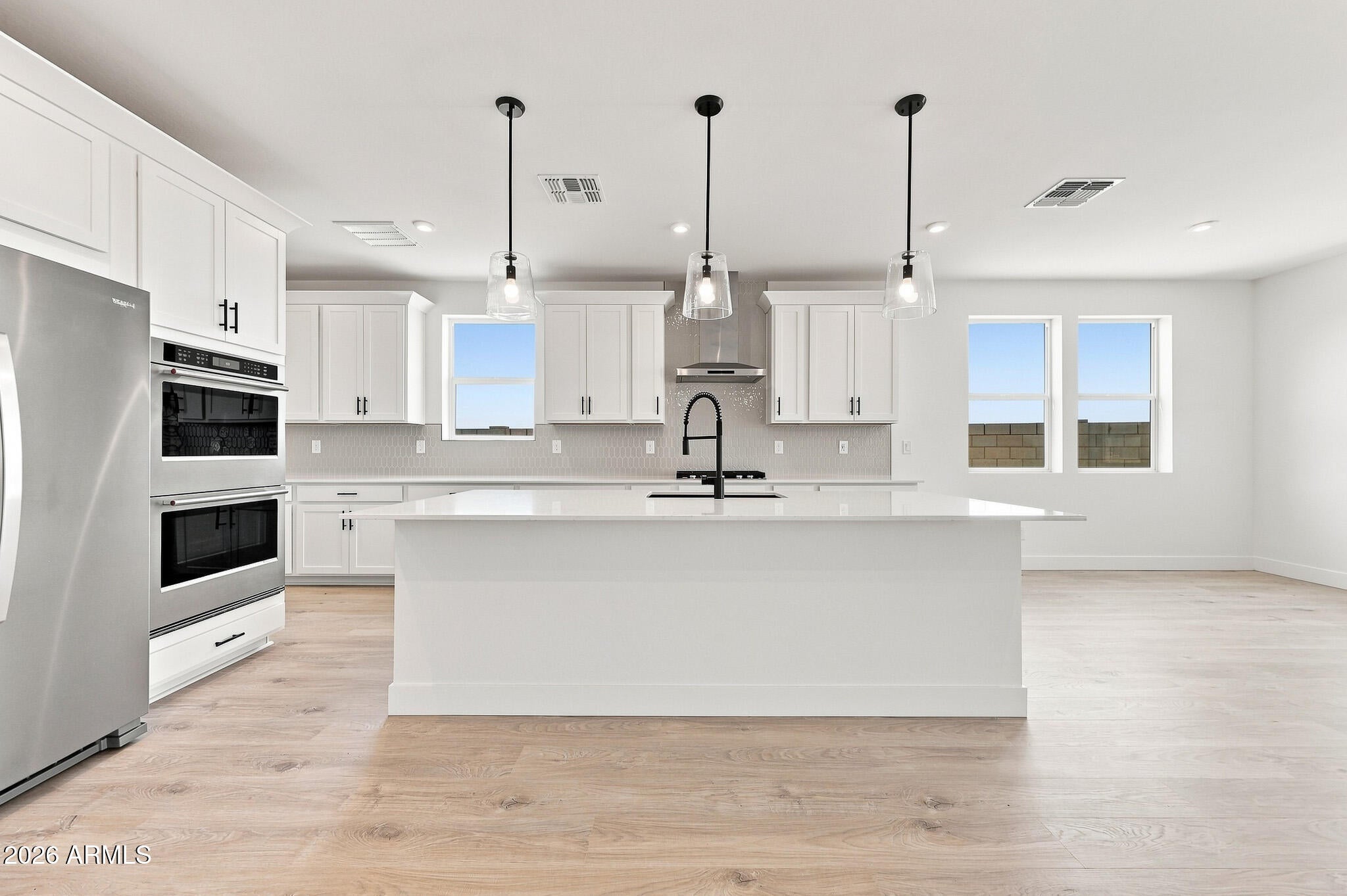 2122 W Desert View Drive