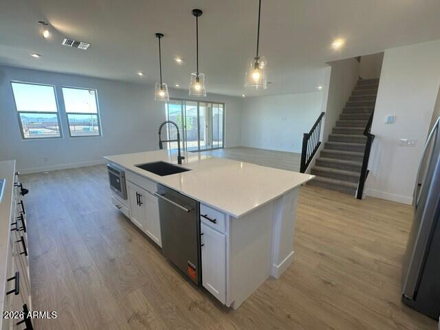 2122 W Desert View Drive