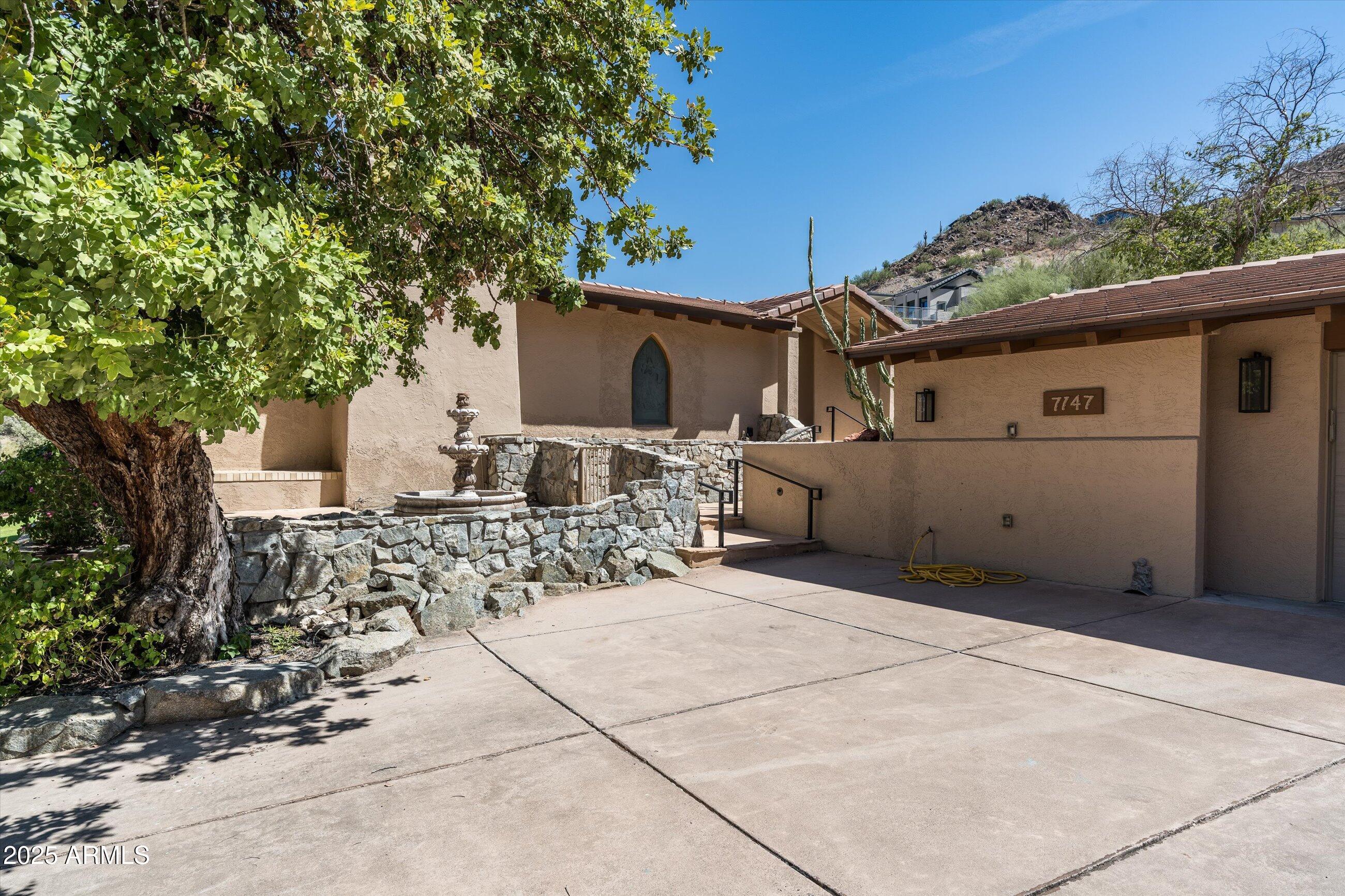 7147 N RED LEDGE Drive