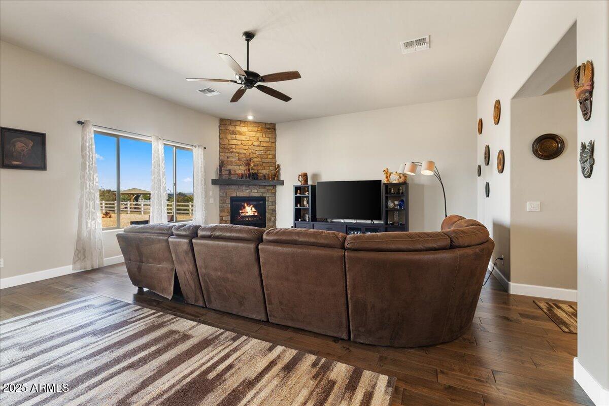 1482 W ANNE MARIE Drive