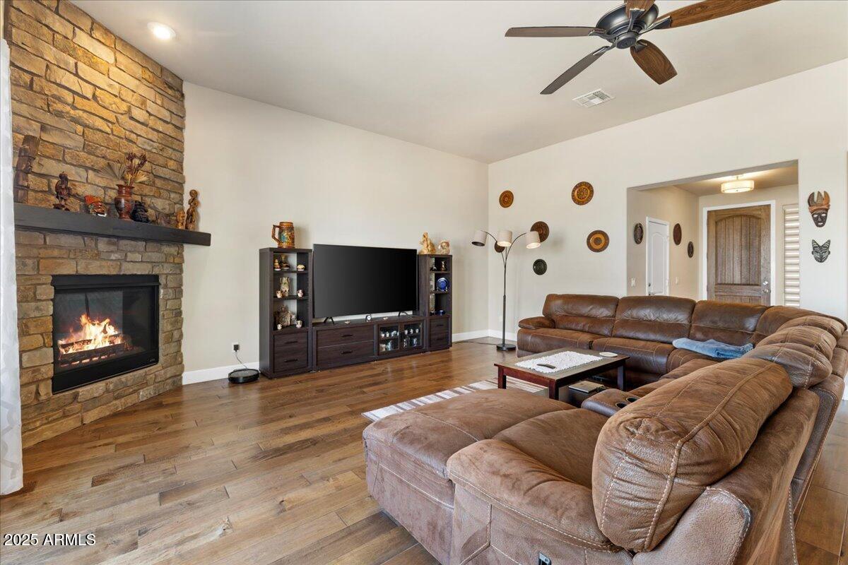 1482 W ANNE MARIE Drive