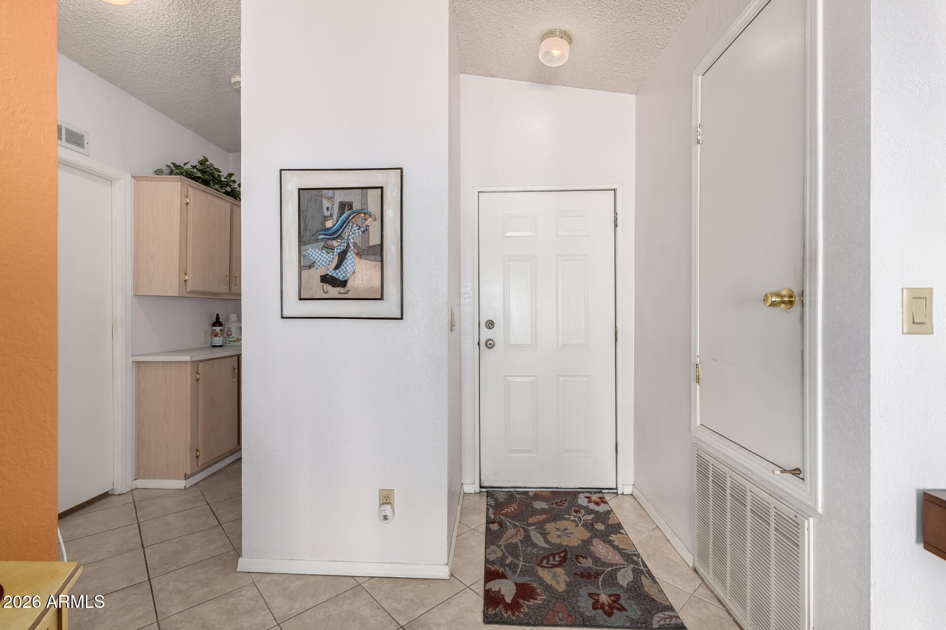 1952 E AUGUSTA Avenue