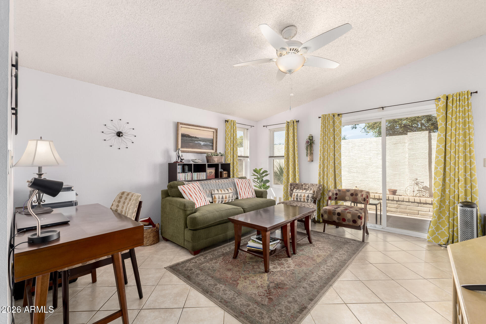 1952 E AUGUSTA Avenue