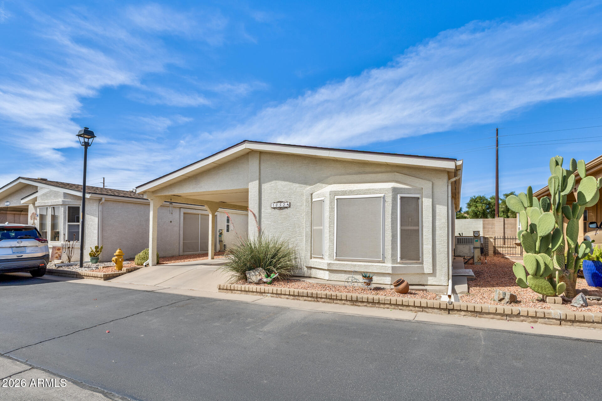 1952 E AUGUSTA Avenue