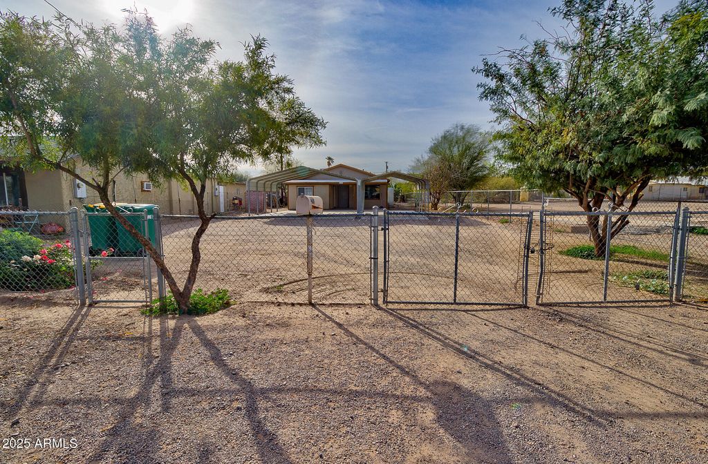 Photo of 207 E 6th Street, Eloy, AZ 85131 (MLS # 6961278)