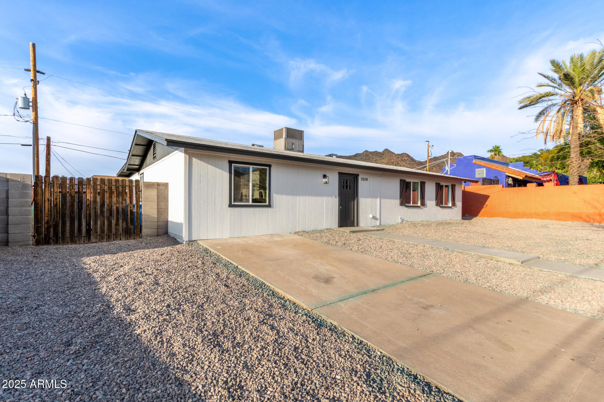1514 E TURQUOISE Avenue