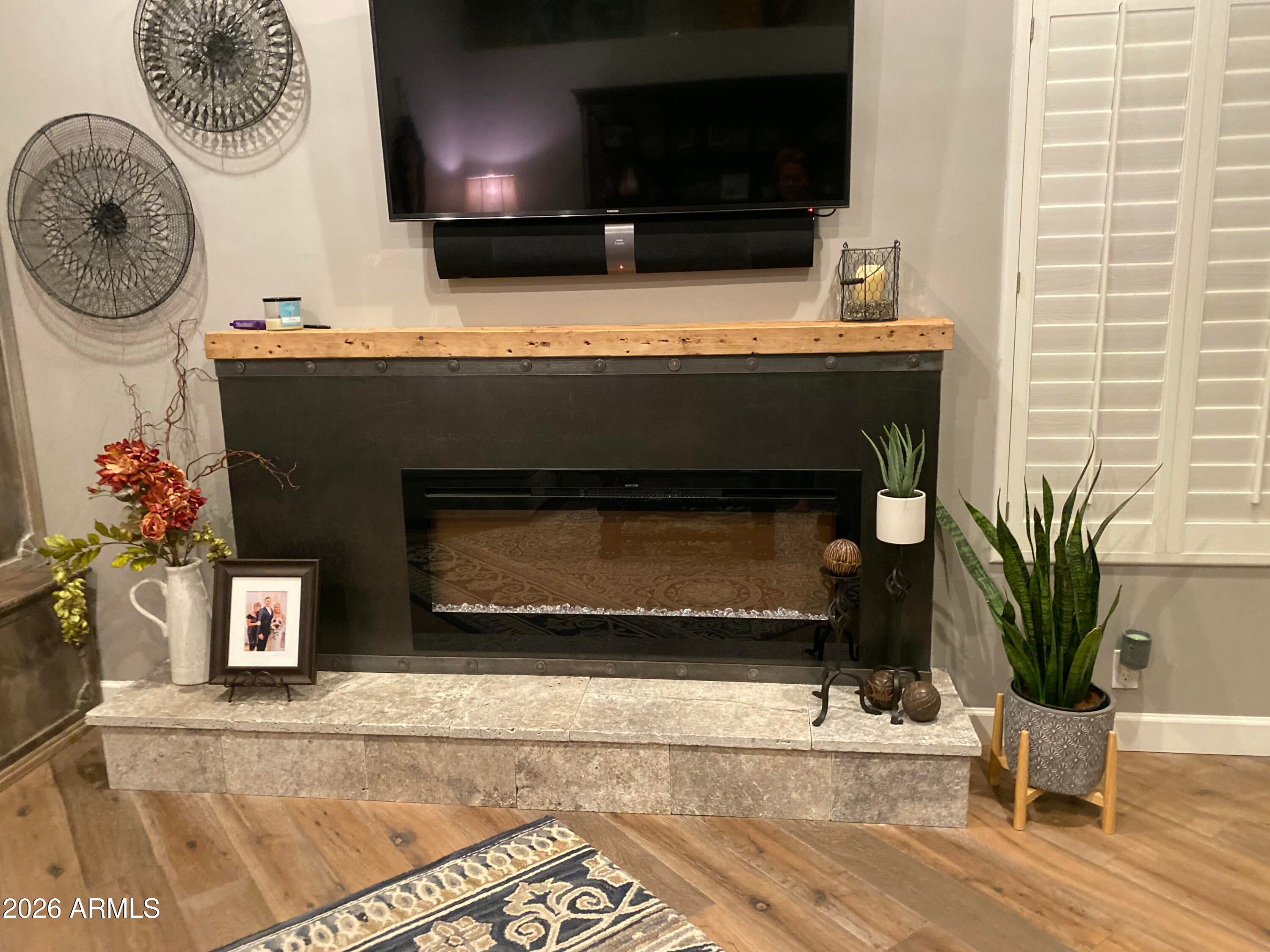 310 W MONTE CRISTO Avenue