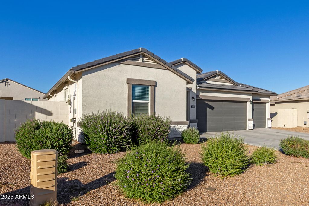 Photo of 1016 W Beacon Drive, Casa Grande, AZ 85122 (MLS # 6944018)
