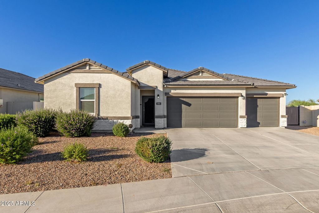 Photo of 1016 W Beacon Drive, Casa Grande, AZ 85122 (MLS # 6944018)