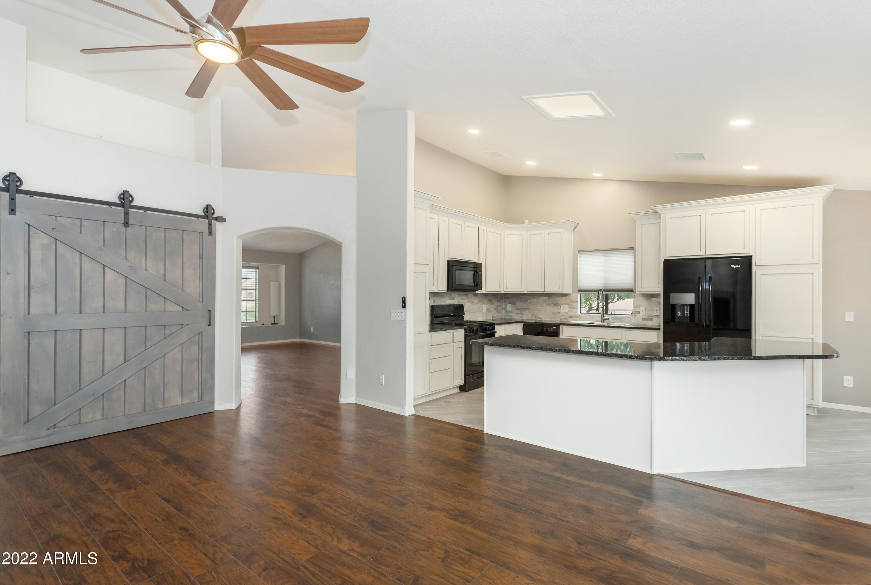 MISSION HILLS ESTATES TR UNIT 115 - Residential