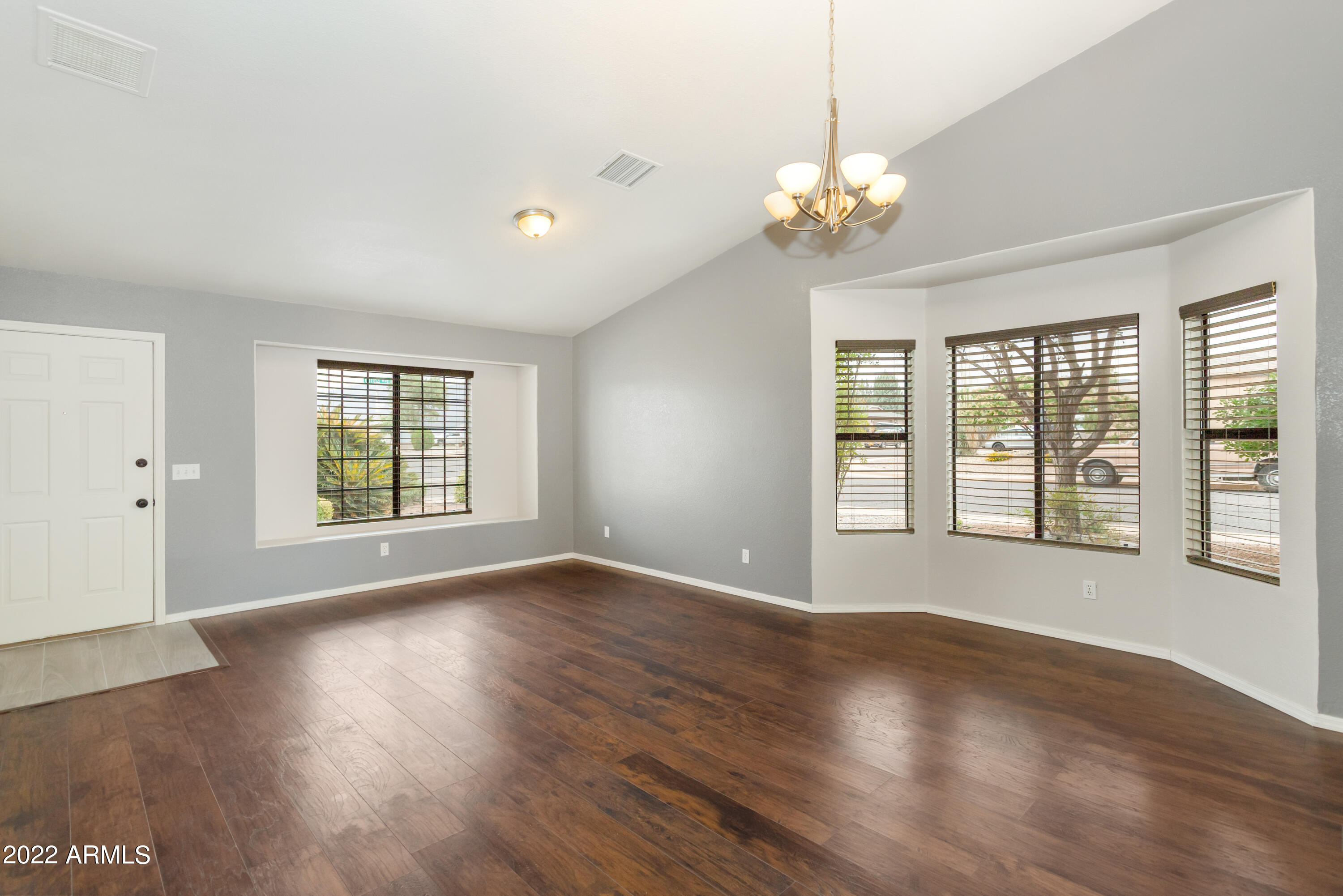 MISSION HILLS ESTATES TR UNIT 115 - Residential