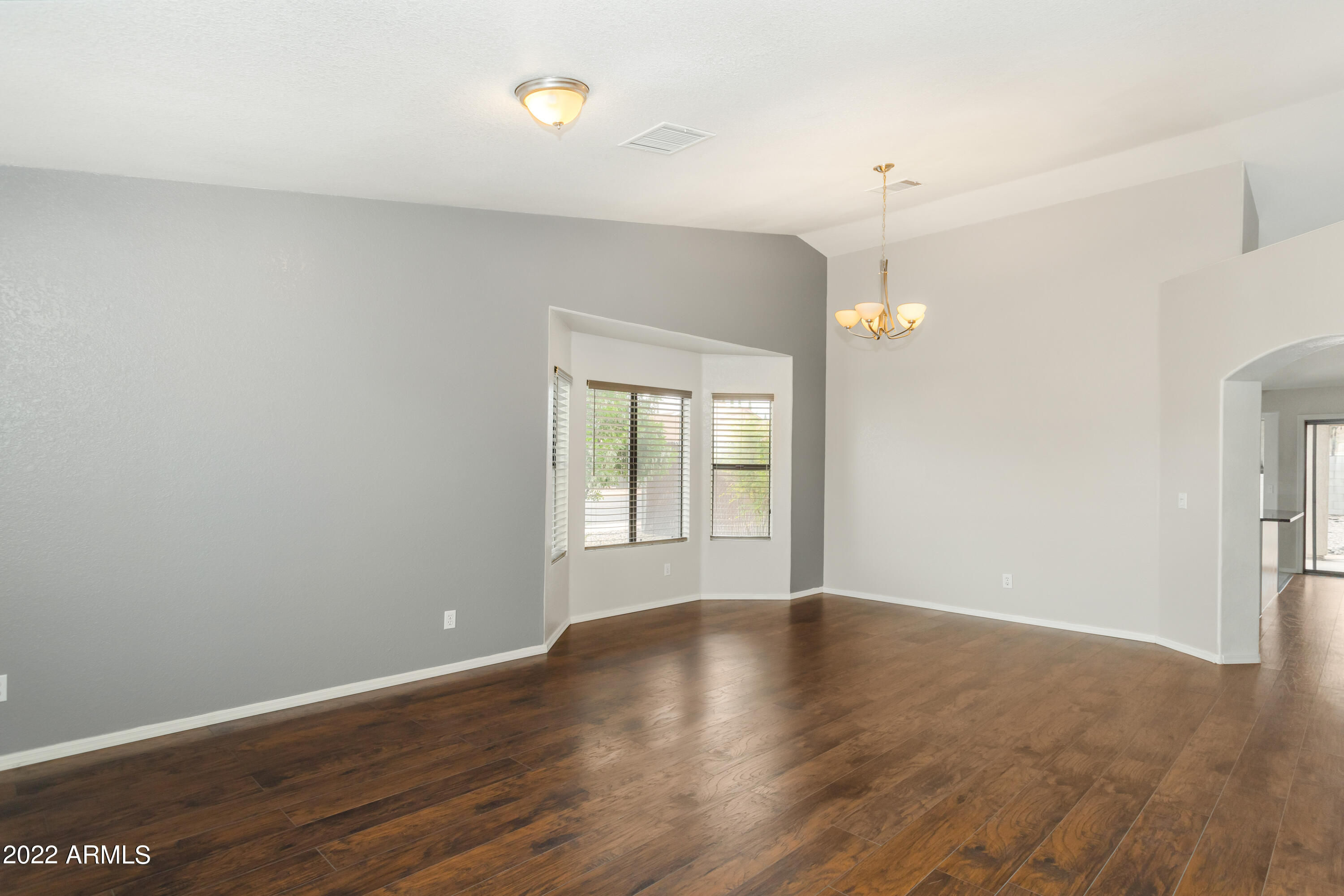 MISSION HILLS ESTATES TR UNIT 115 - Residential