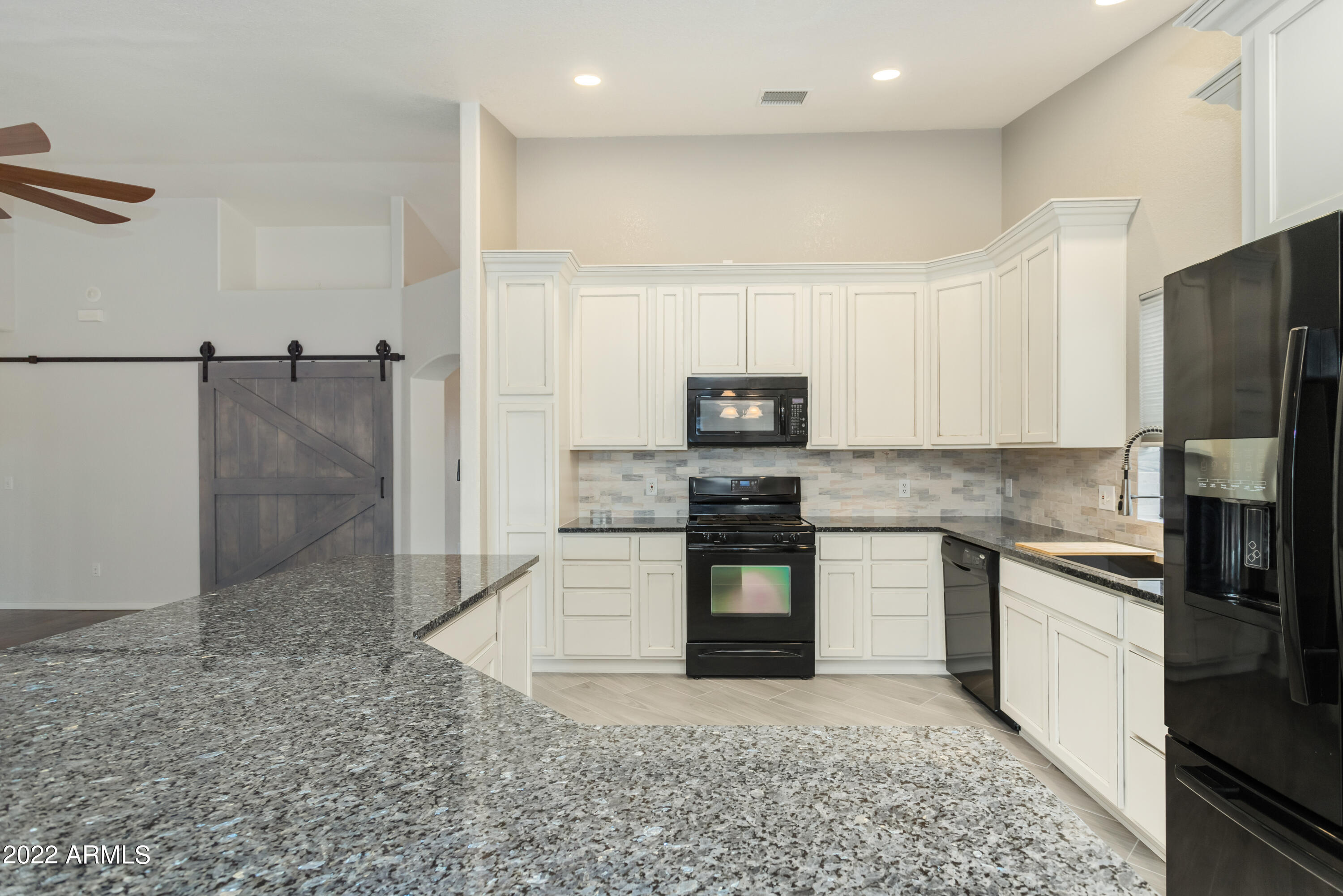 MISSION HILLS ESTATES TR UNIT 115 - Residential