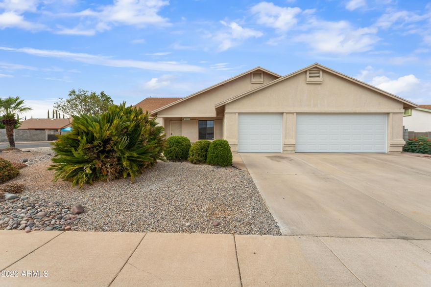 BACK ON THE MARKET AT NO FAULT OF THE SELLER OR HOME! CONTRACT FELL OUT DUE TO BUYER FINANCING FALLING THROUGH.
Beautiful home in well established neighborhood with no HOA. This 4 bedroom 2 bath home has a newer A/C, new water heater, new flooring, new block wall for part of the backyard, The kitchen has been beautifully fully remodeled and the bathrooms have been updated as well within the last few months. The backyard is landscaped and provides easy maintenance. 3 car garage with new doors. Come see this home on a large corner lot today before it is gone.
