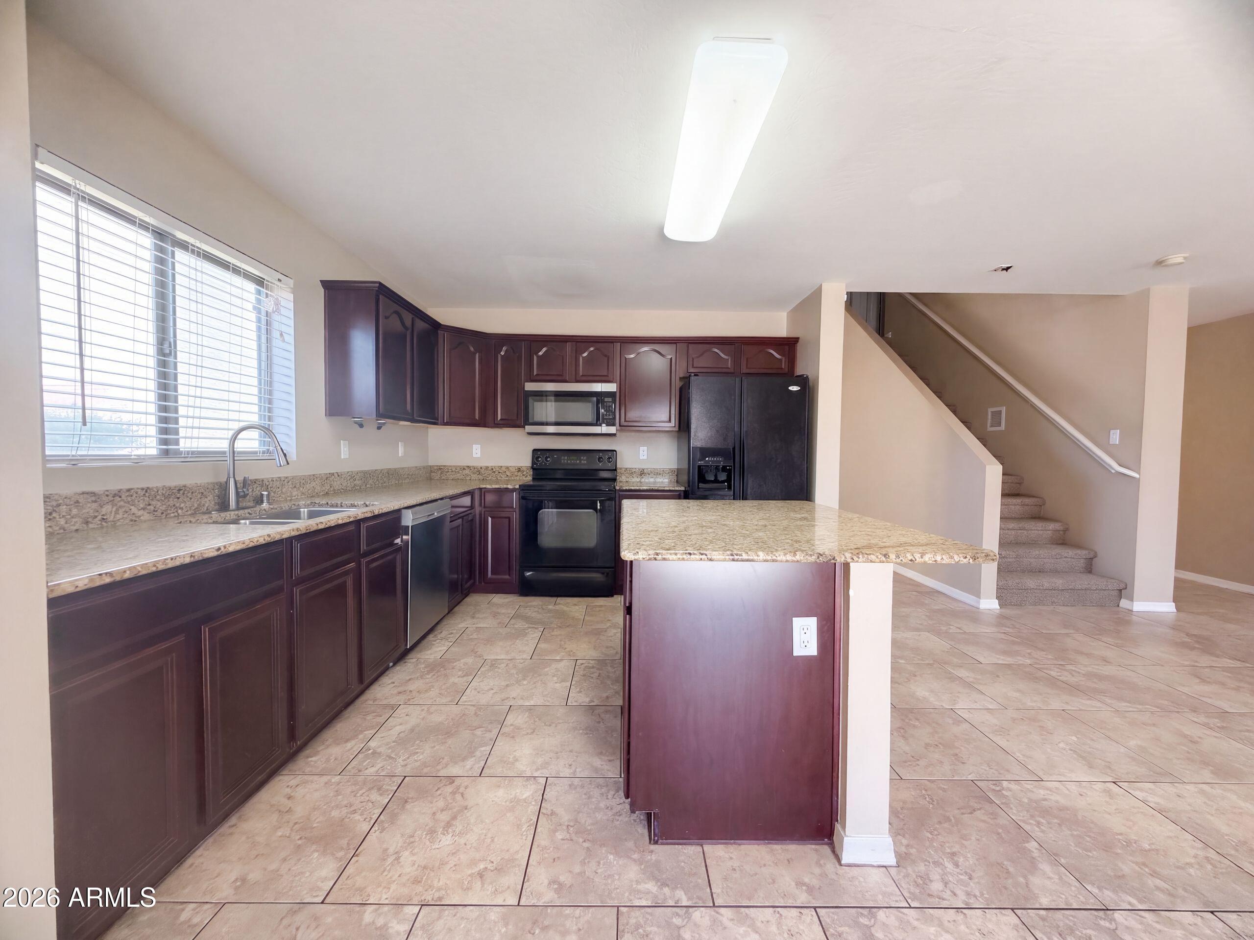 3203 W SANTA CRUZ Avenue