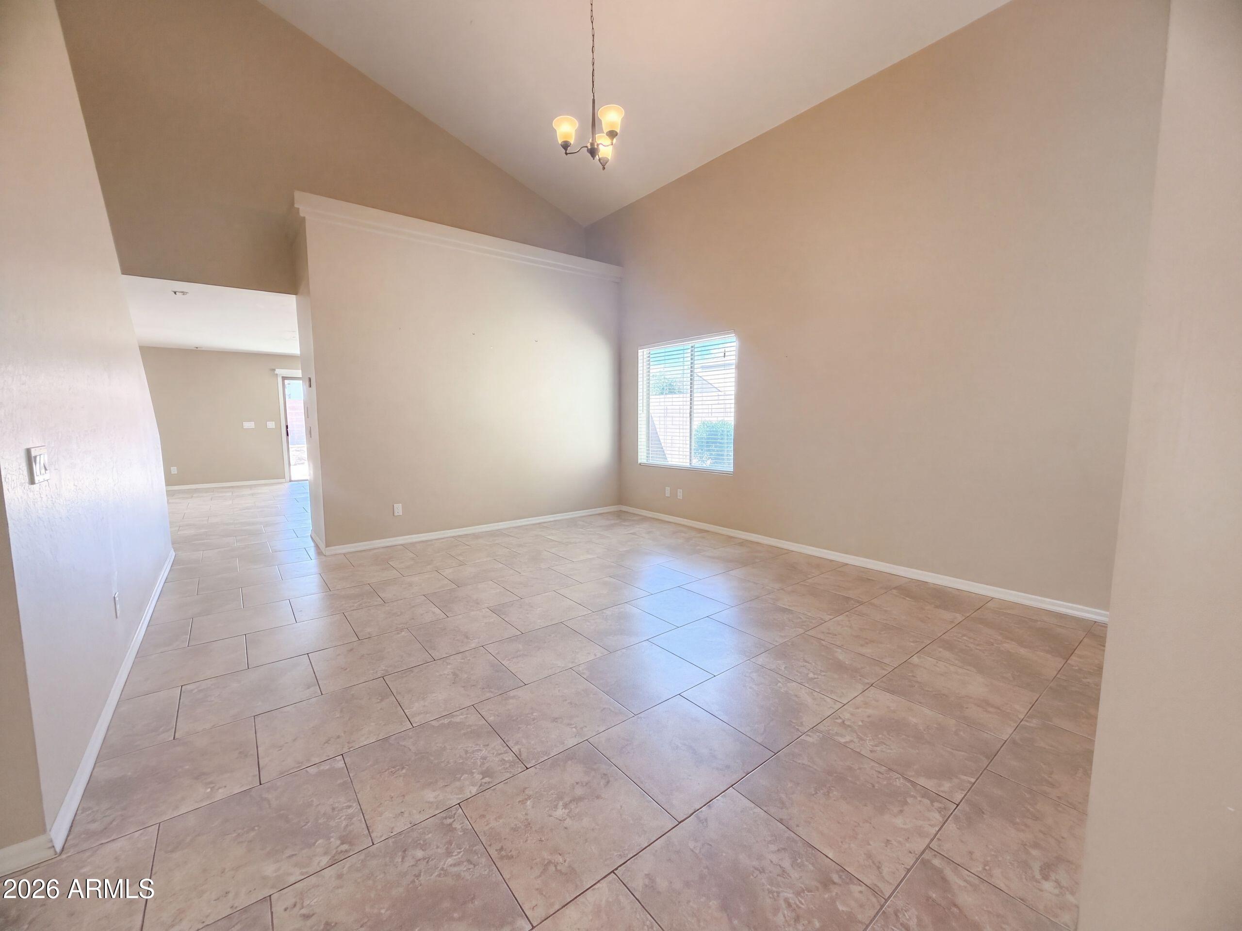 3203 W SANTA CRUZ Avenue