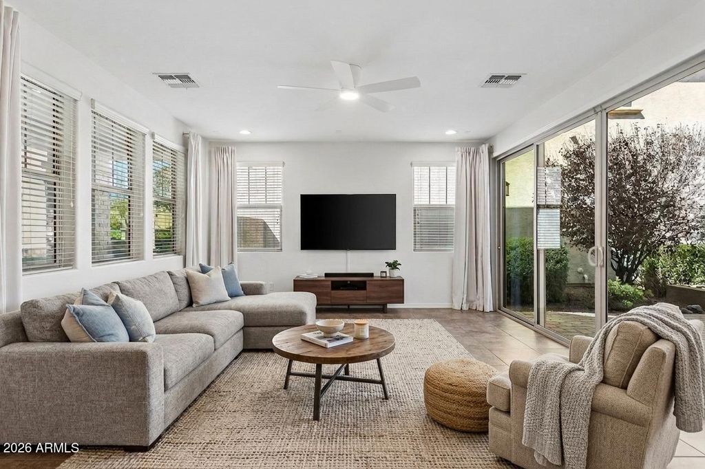 Photo of 922 S Agnes Lane, Gilbert, AZ 85296 (MLS # 7004090)